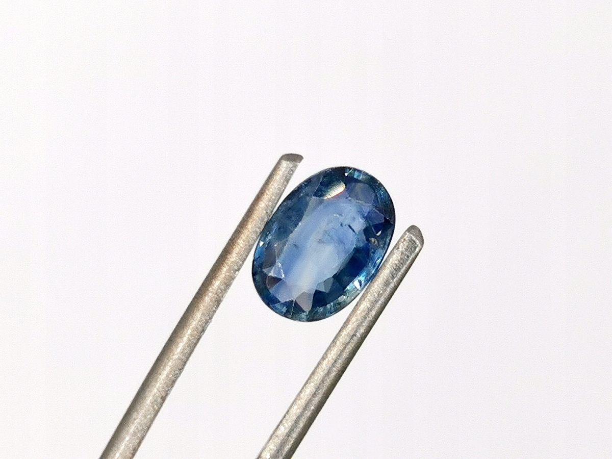 přírodní oválné safíry 7,0 mm x 5,0 mm