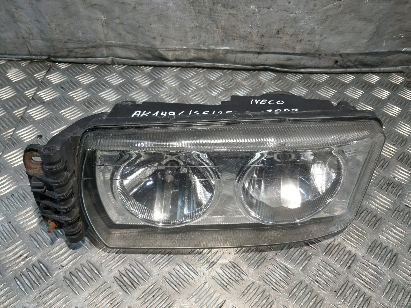 REFLEKTOR far desna prednji dio 504238093 IVECO
