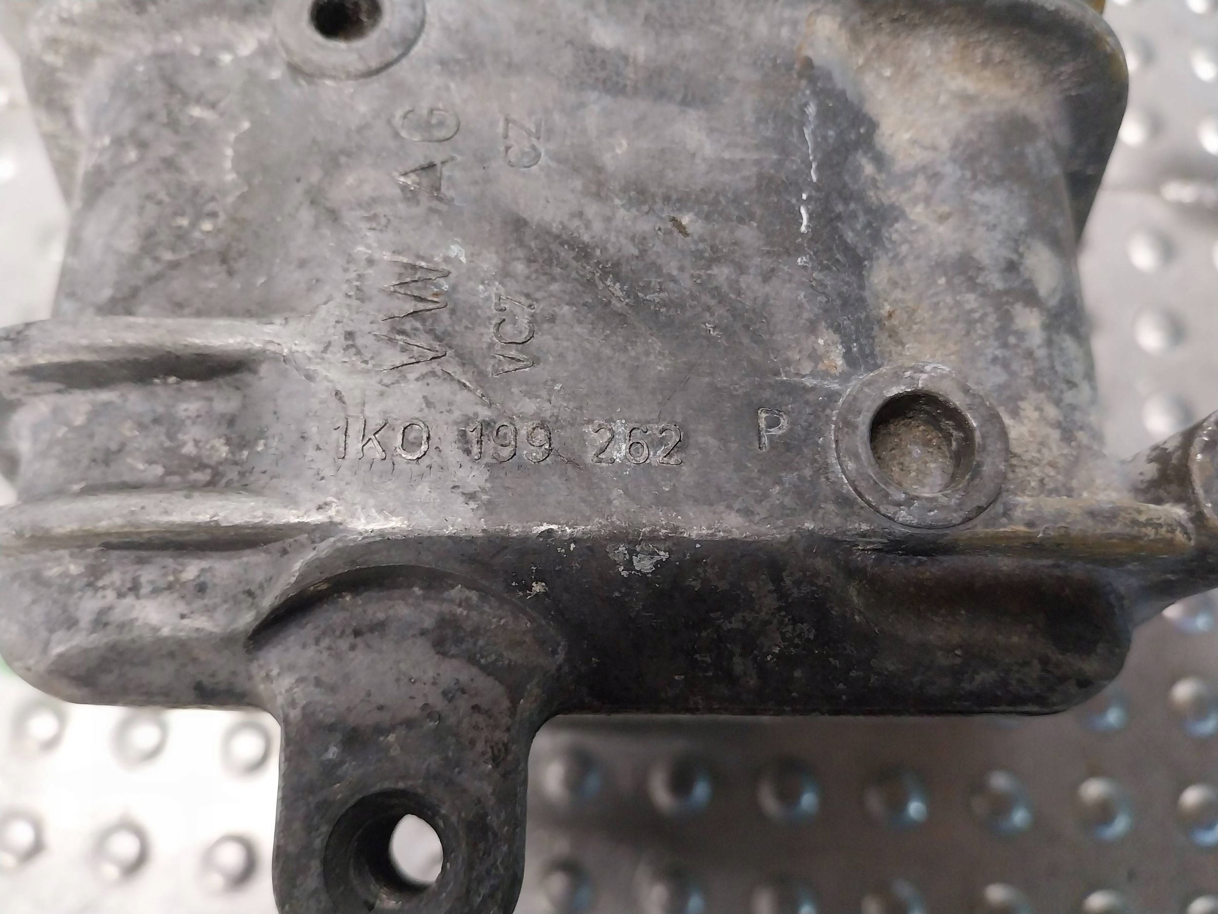 holder engine mount 1K0199262P LEON II GOLF V AUDI A3 PASSAT B6 2.0 TDI