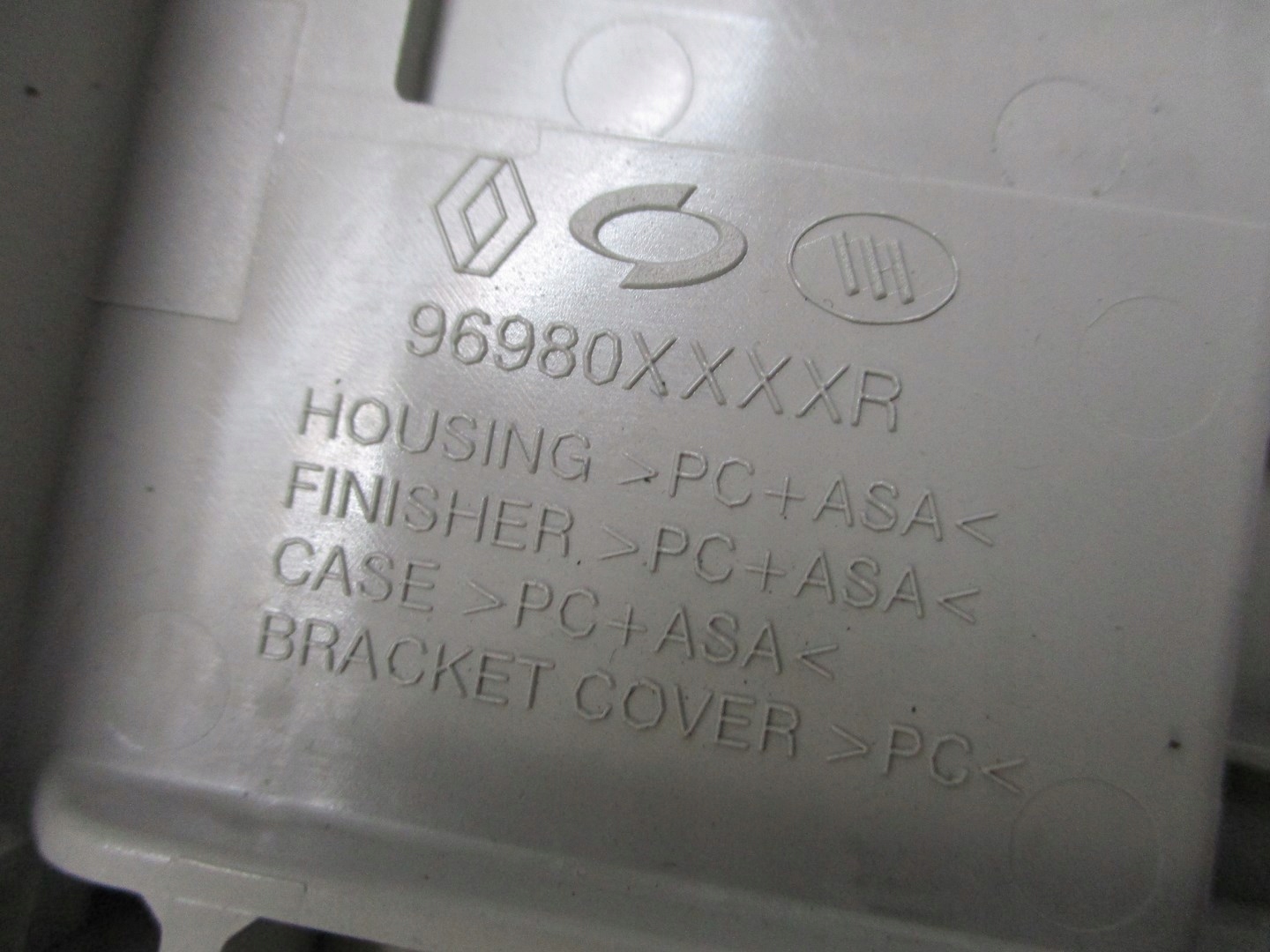 LAMPKA PODSUFITKI RENAULT CLIO 96980XXXXR Part manufacturer Renault original OE