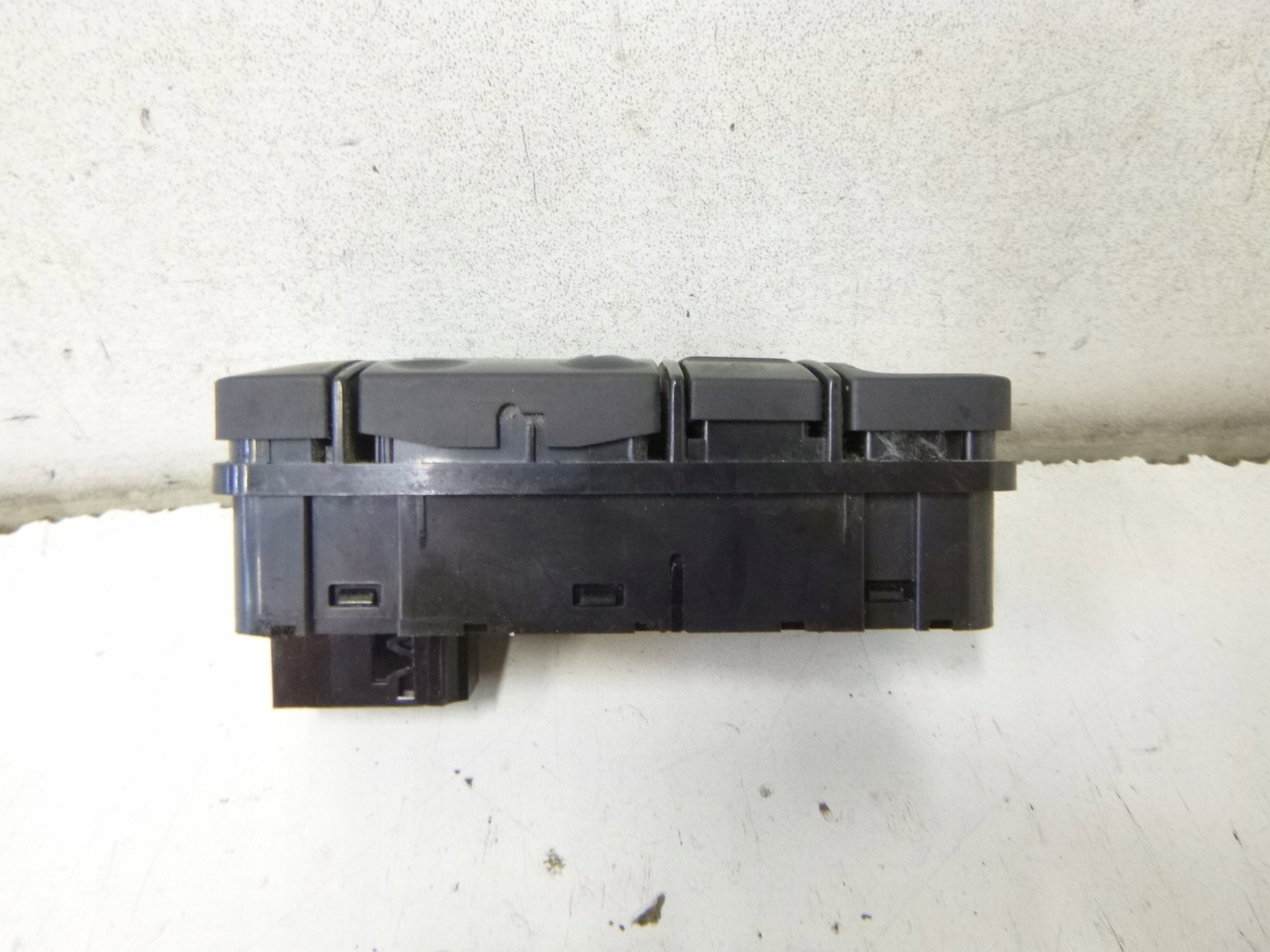 switch panel of the window left Opel Vectra C 2006r. 13224058