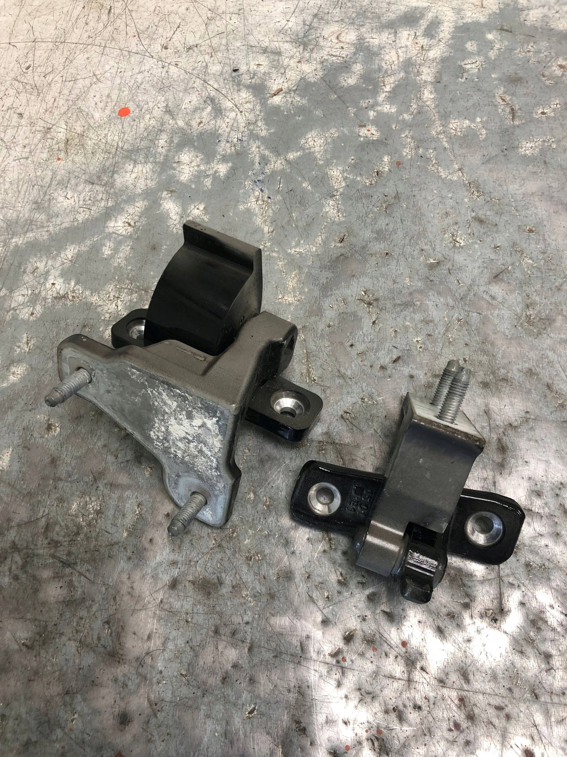 hinges door left front 040 MERCEDES W205 KOMBI