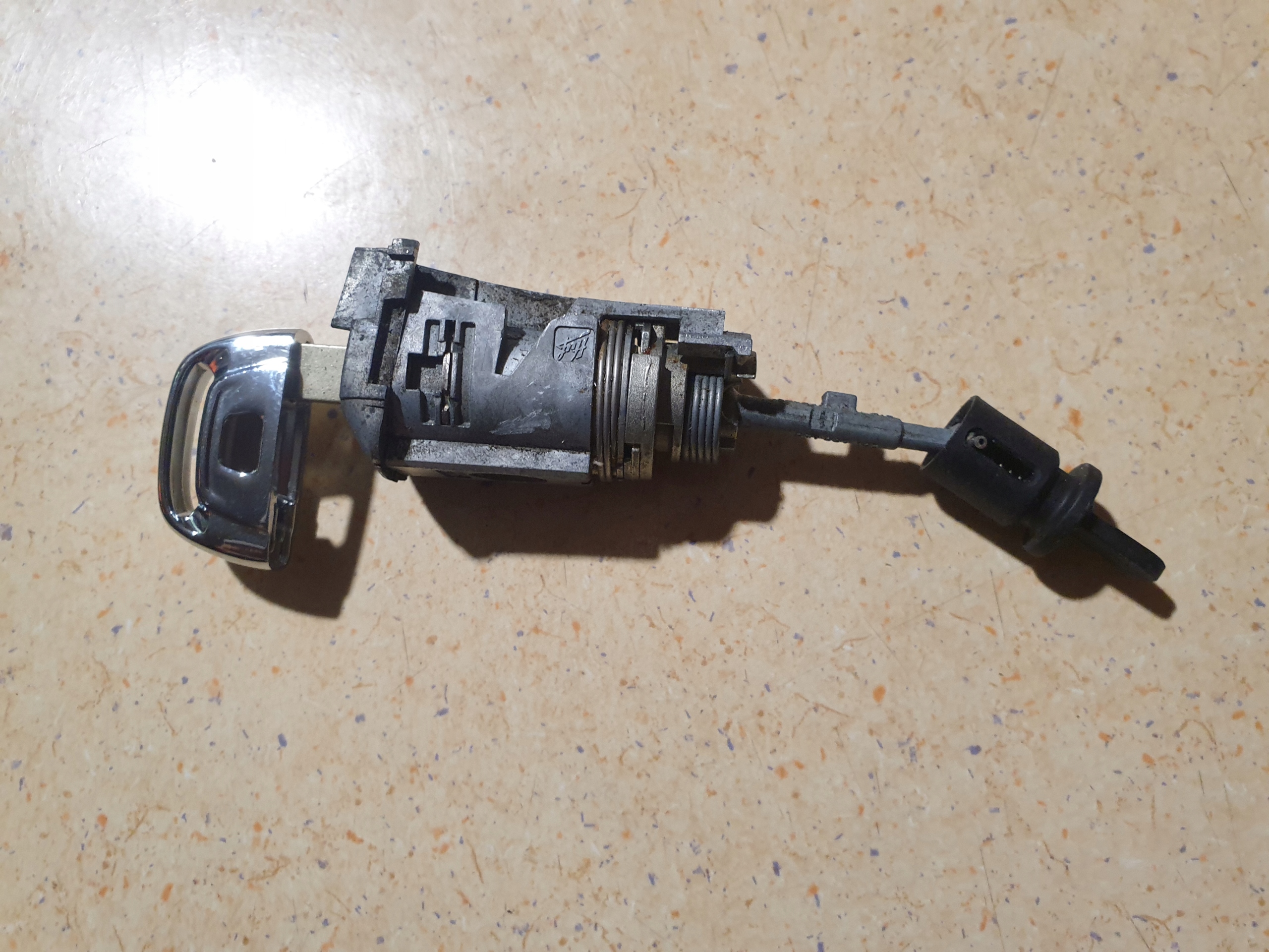 lock cylinder DO door lock key AUDI A4 B8 A5 2008