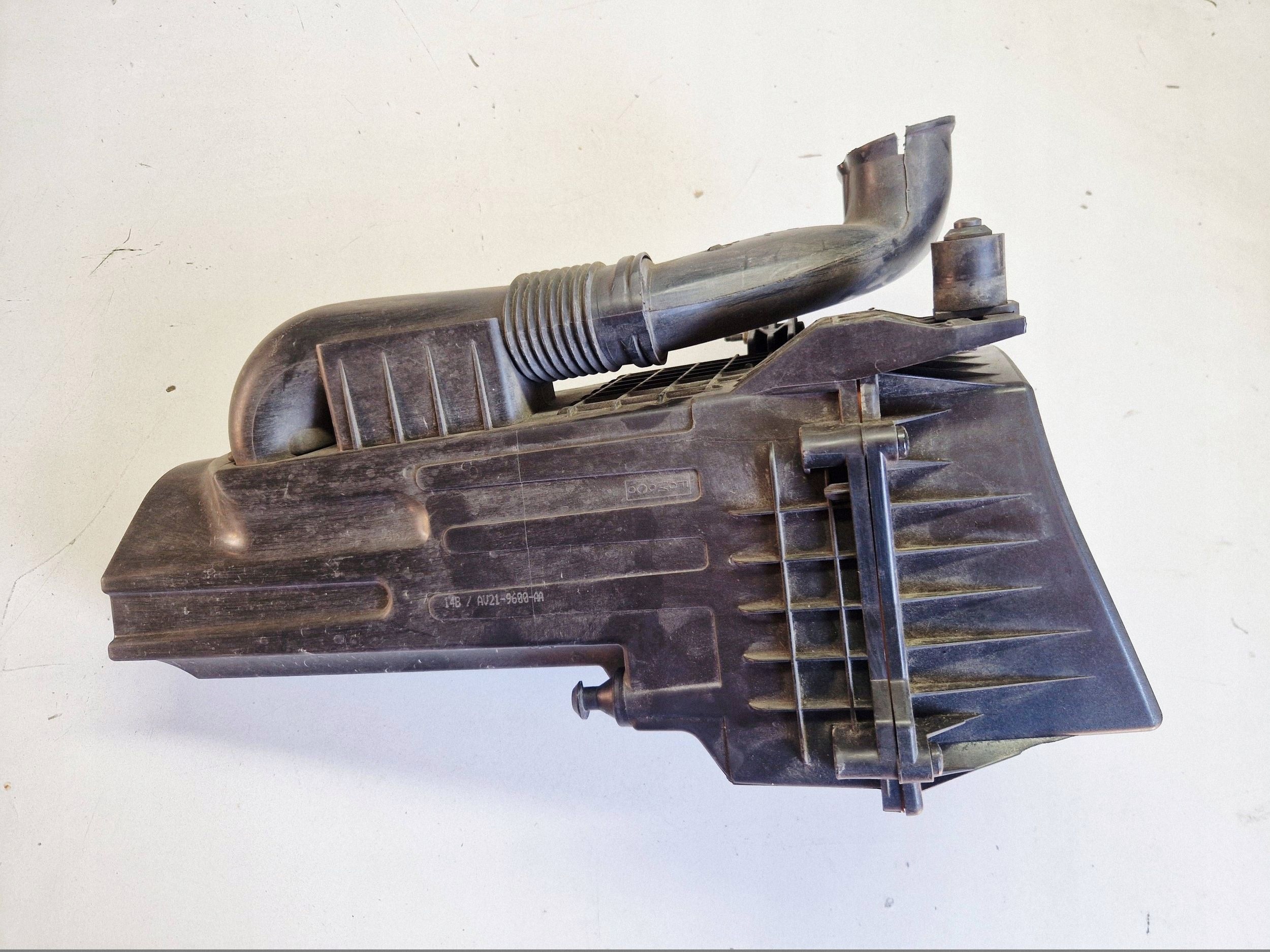 cover of a filter, air flow meter Ford B-MAX 1.6 TDCI 2012 AV219600AA