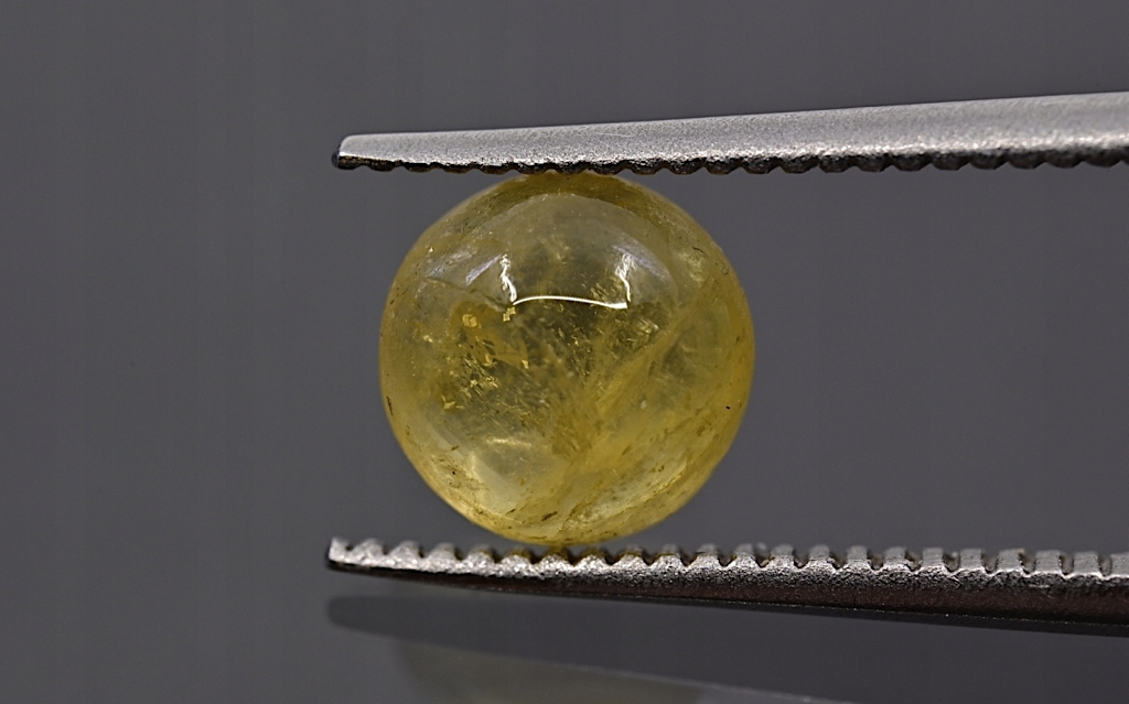 Turmalín kulatý kabošon fi 6,4 mm