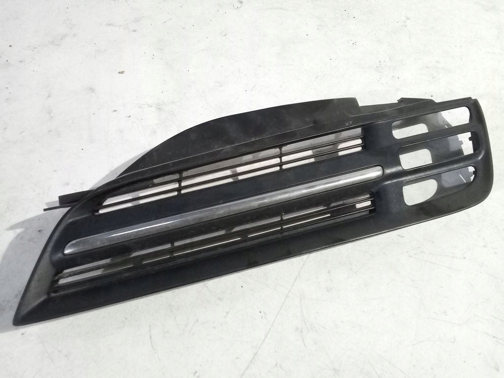 Nissan Micra K12 grill left
