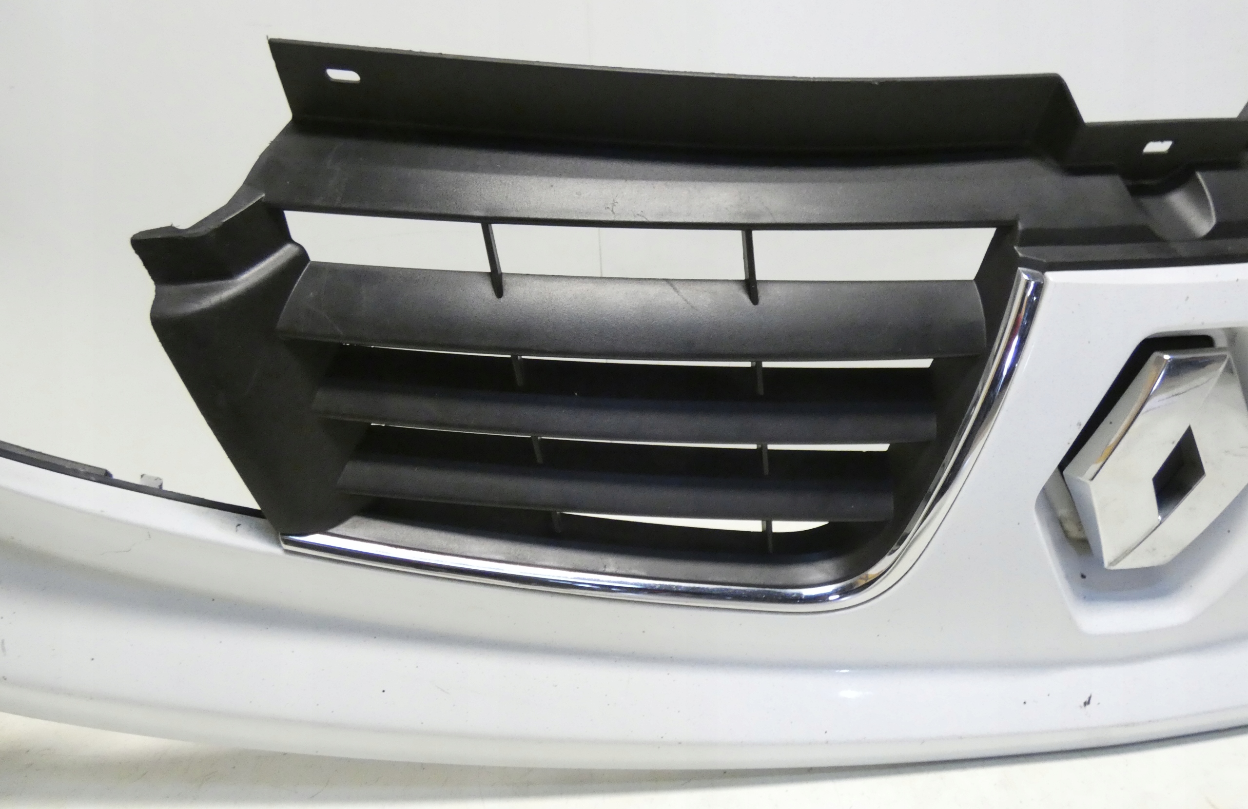 RENAULT TRAFIC LIFT 2007-2014 623100251R hűtőrács hűtőrács maszk