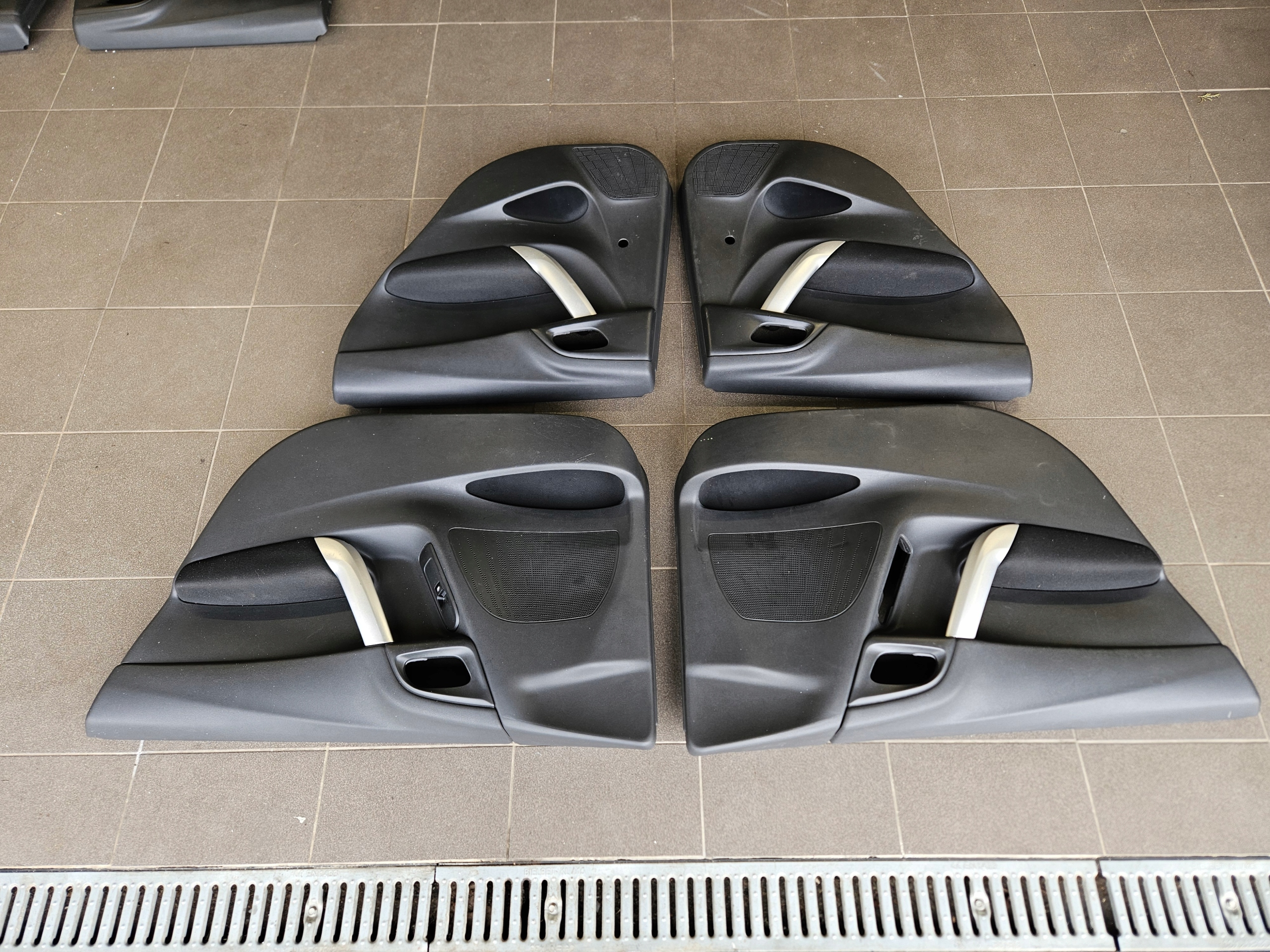 upholstery side for door CITROEN C3 II 2010