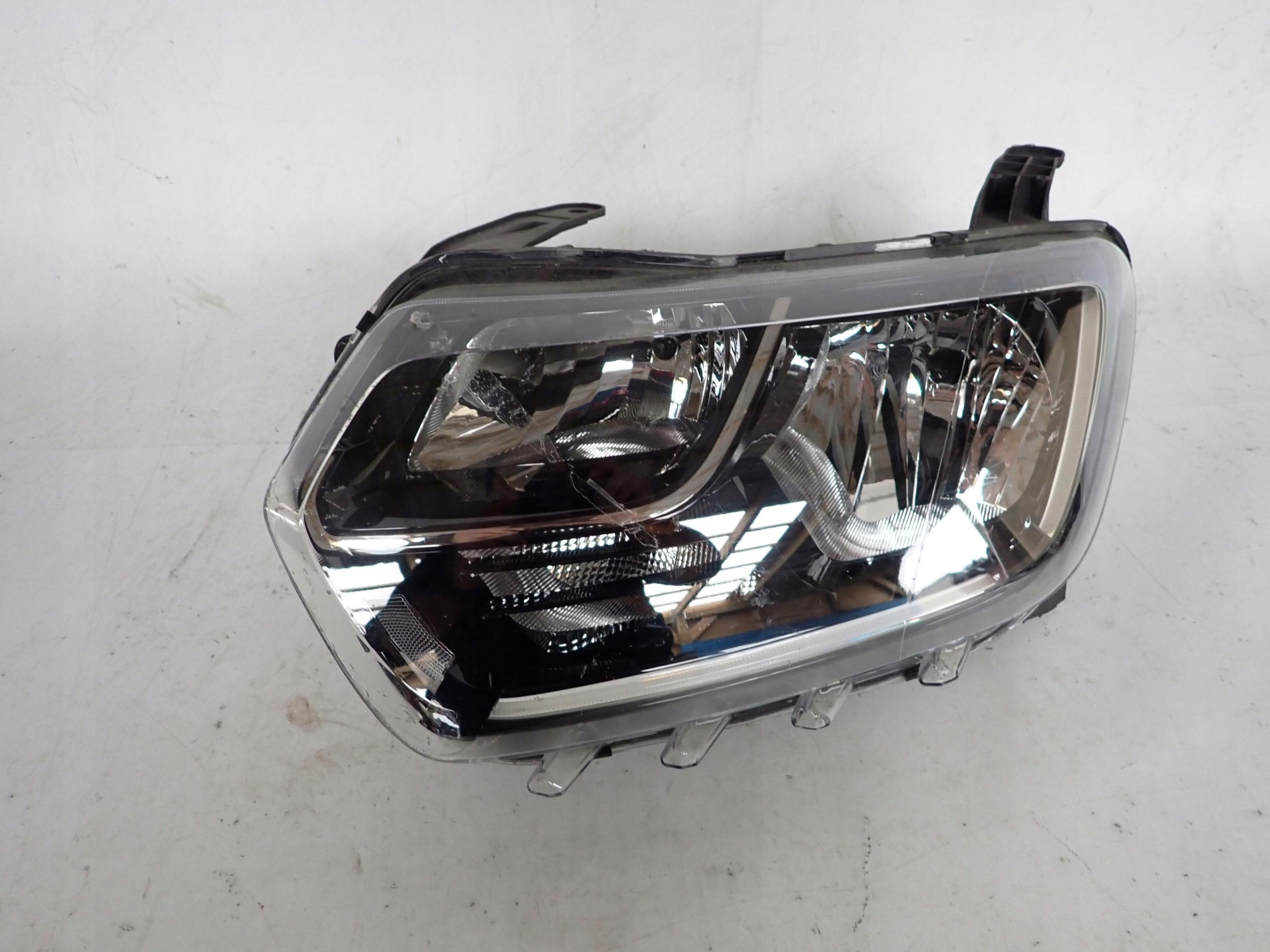 DACIA DUSTER II 18- light left front front 260609367R