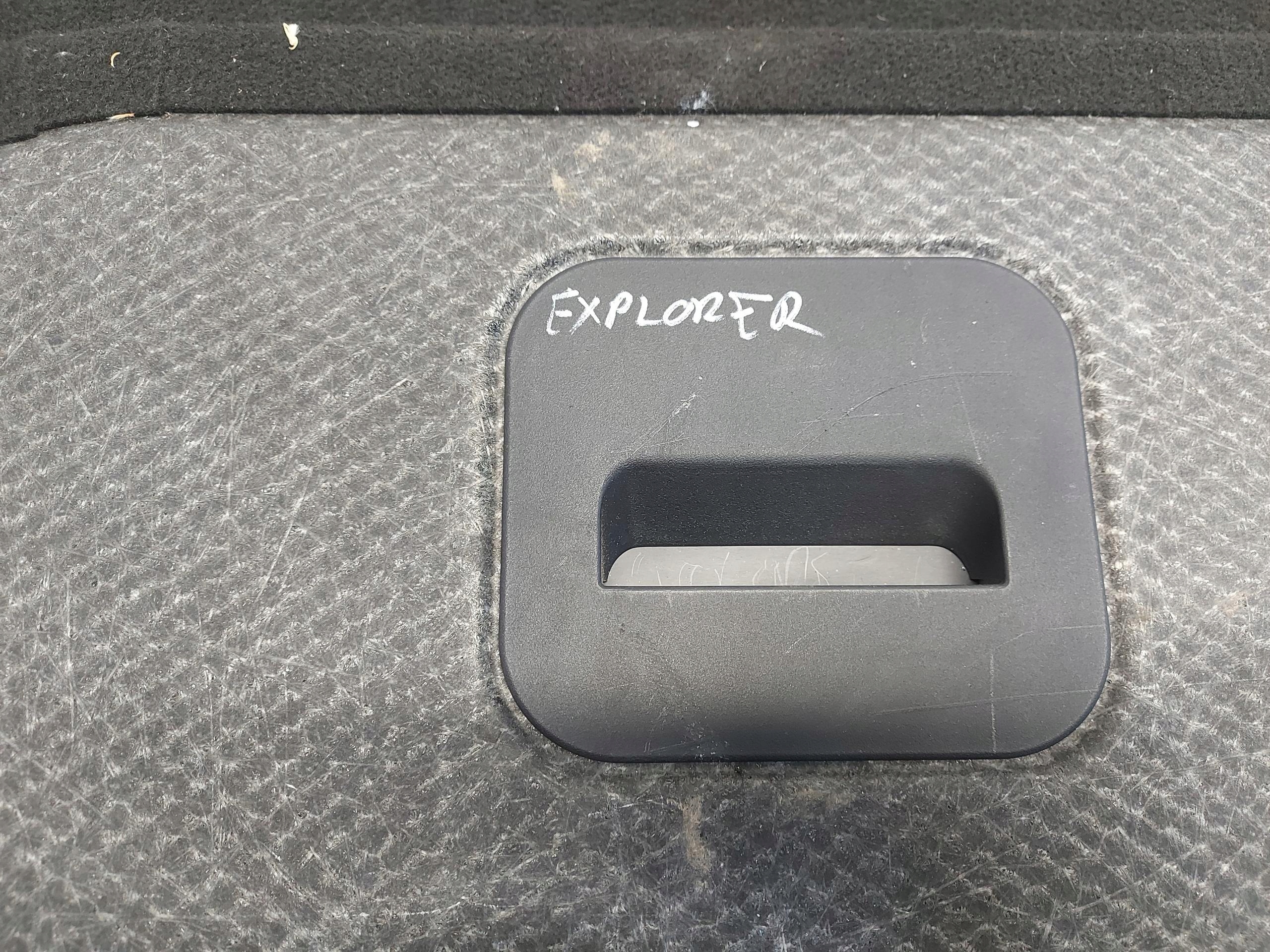 Ford Explorer VII R2KB floor car carpet boot