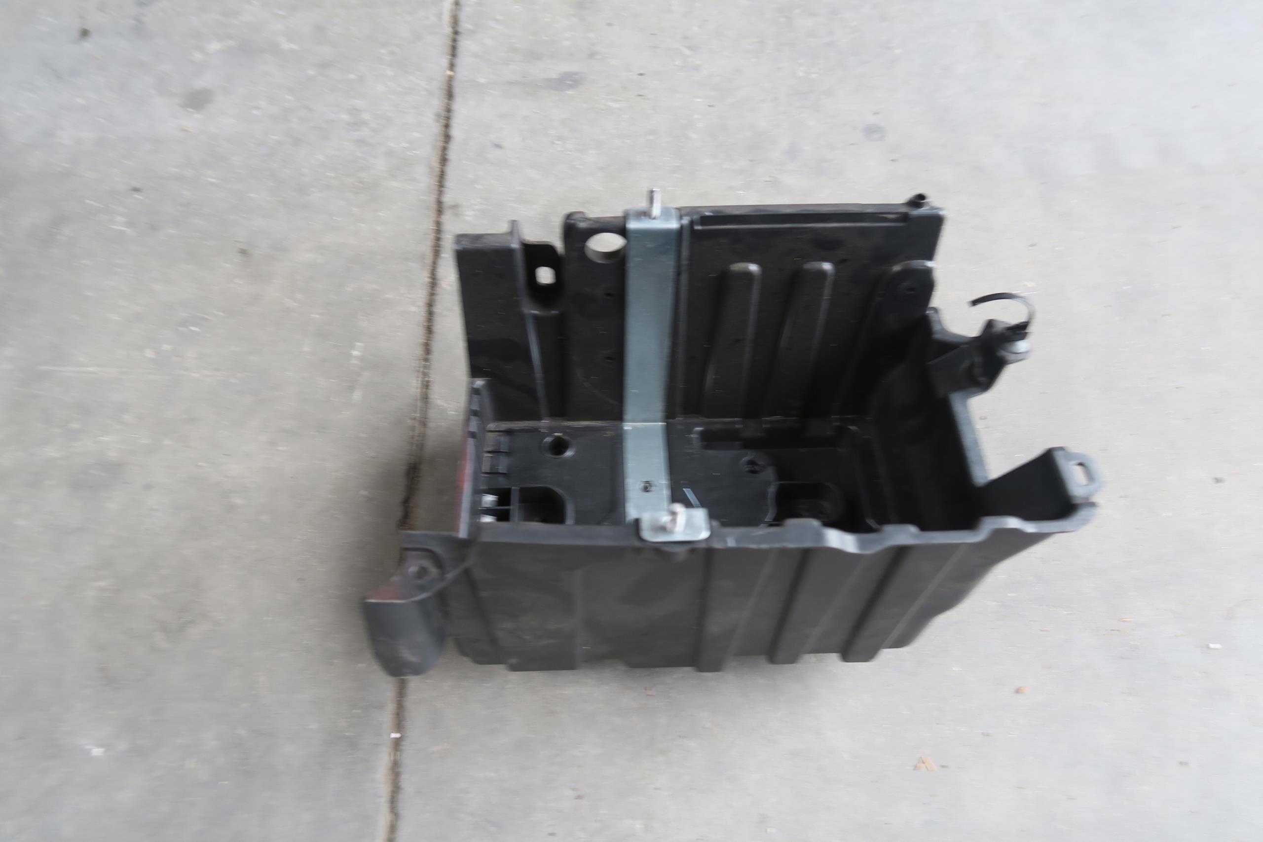 FORD PUMA MK2 OBUDOWA AKUMULATORA L1BB-10723-BB