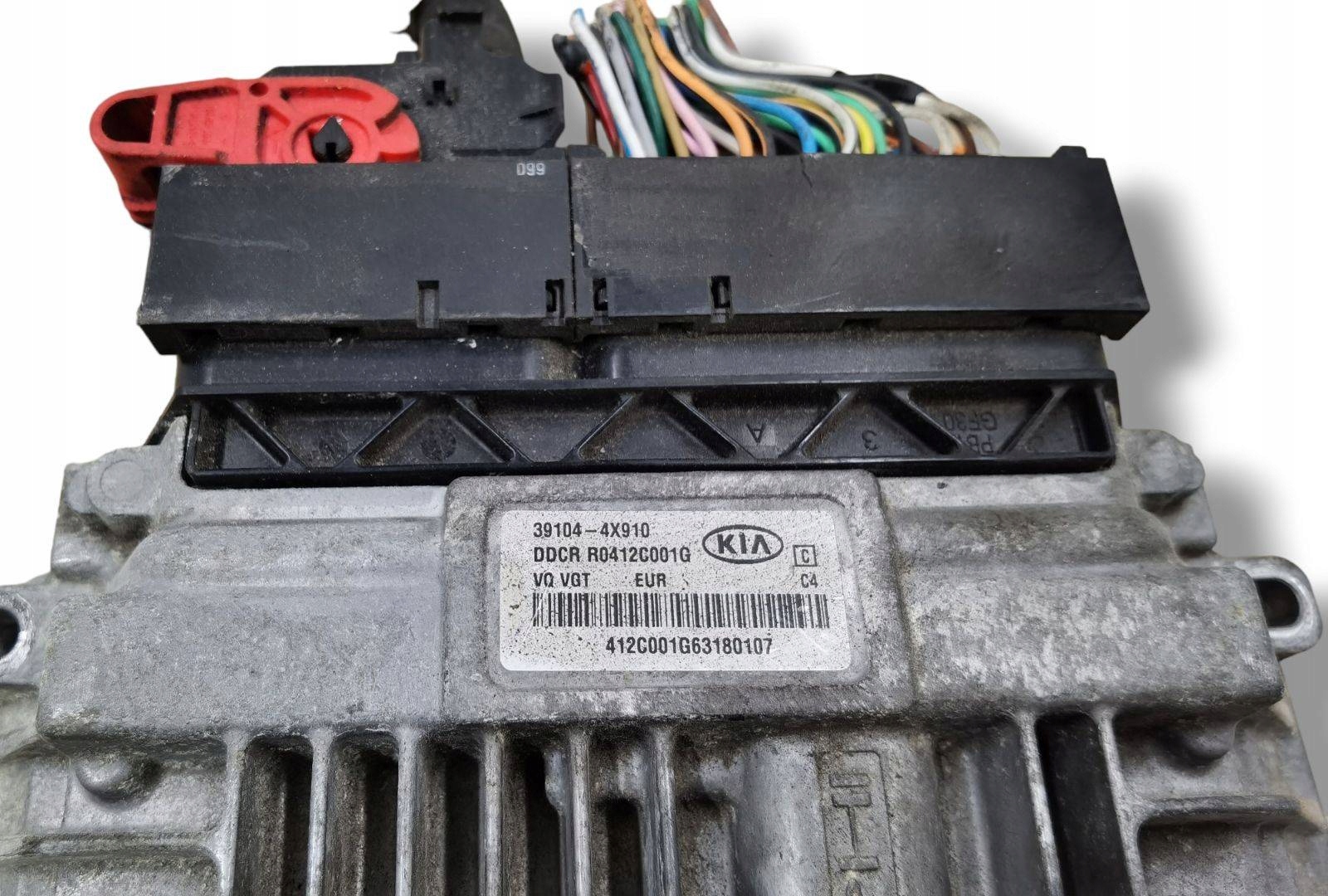 control unit of the engine Kia Carnival 2 VQ 2007 39104-4X910