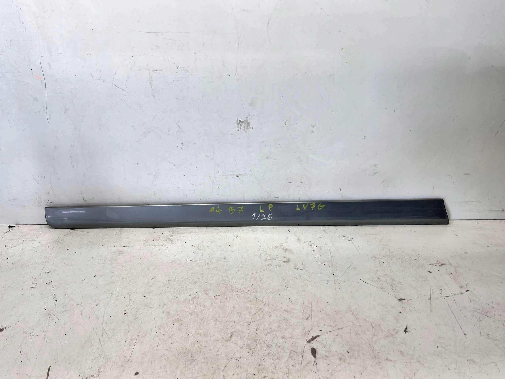 moulding door lower left front AUDI A4 B7 LY7G 1/26