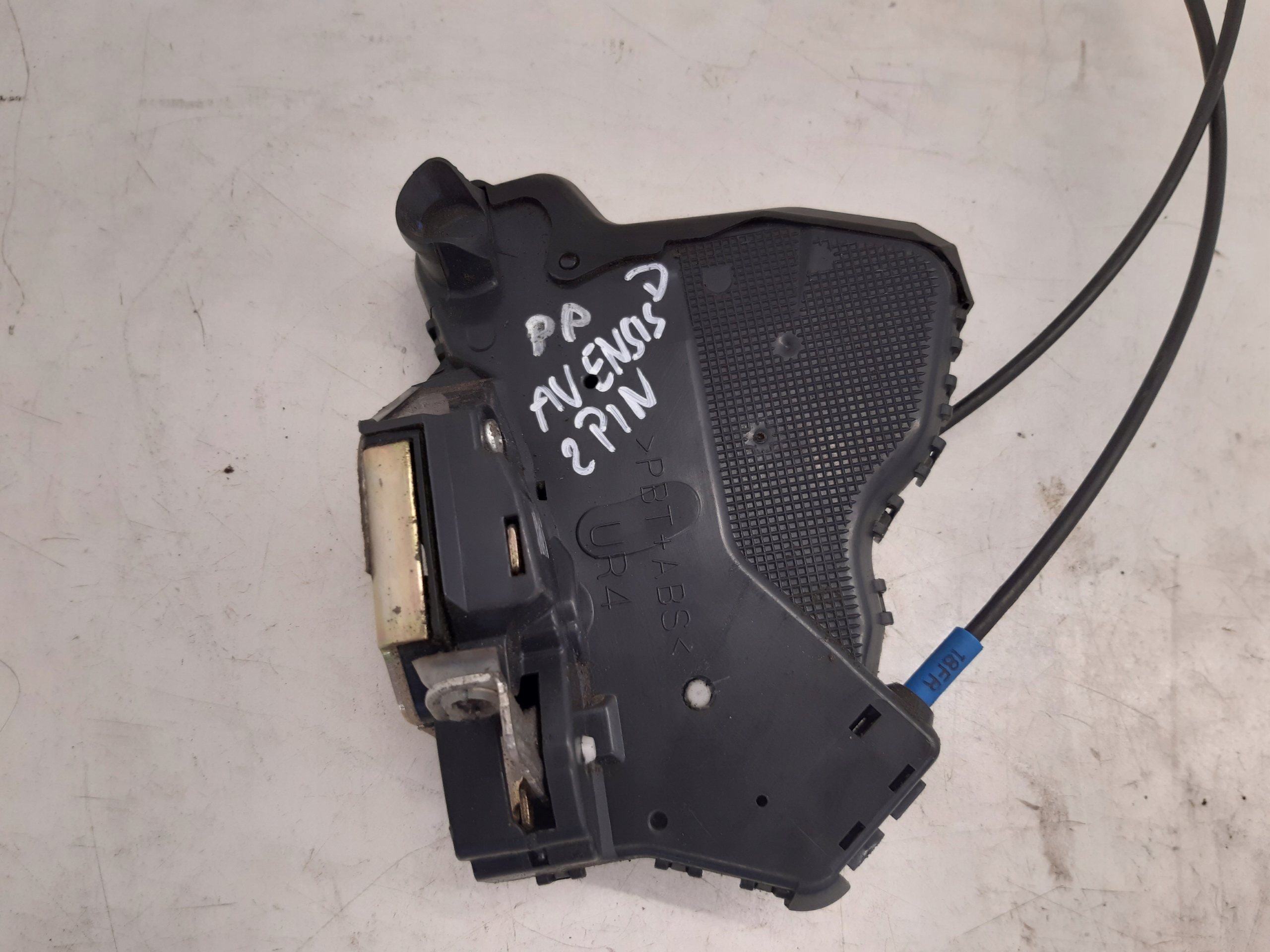 lock right front 2 PIN Toyota Avensis T25