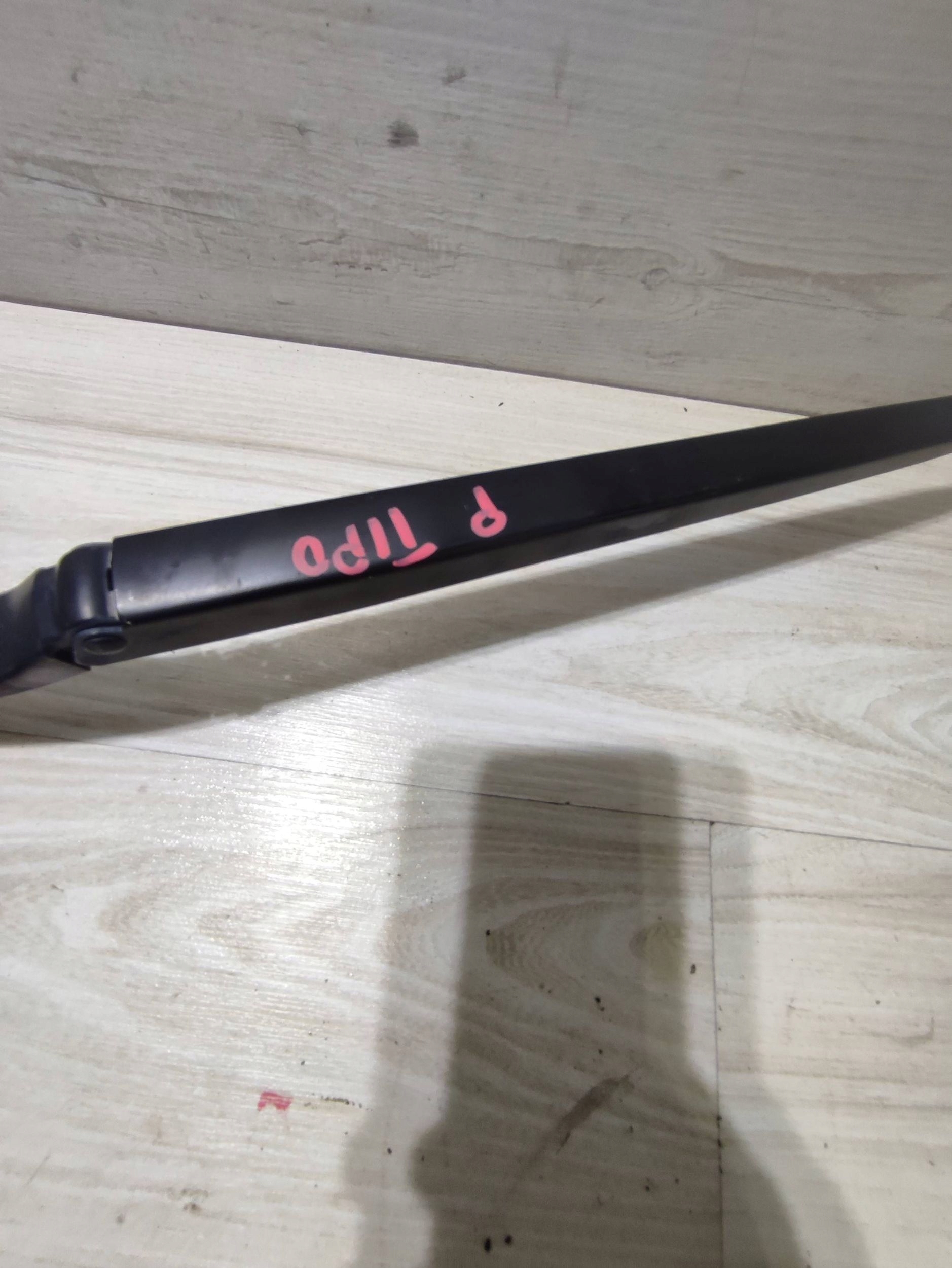 Fiat Tipo 2018 right wiper arm windows przedniej