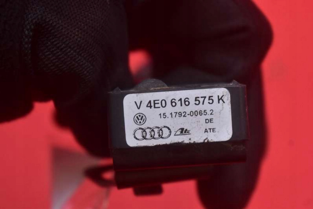 Sensor SENSOR PRZYSPIESZENIA 4E0616575K AUDI A8 D3 4.2 TDI 326 KM QUATTRO