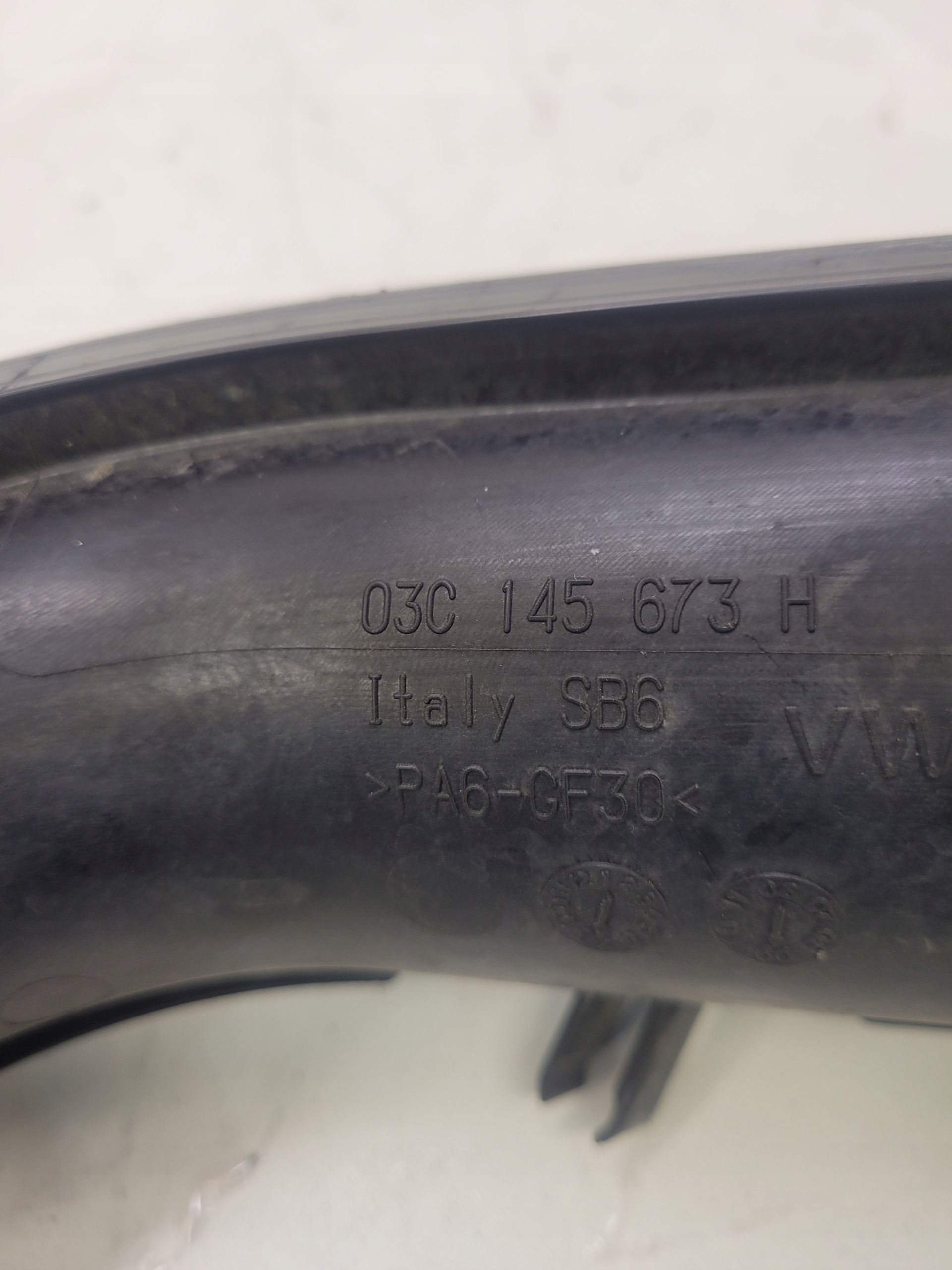 trouba hadice intercoolera AUDI VW SKODA 03C145673H