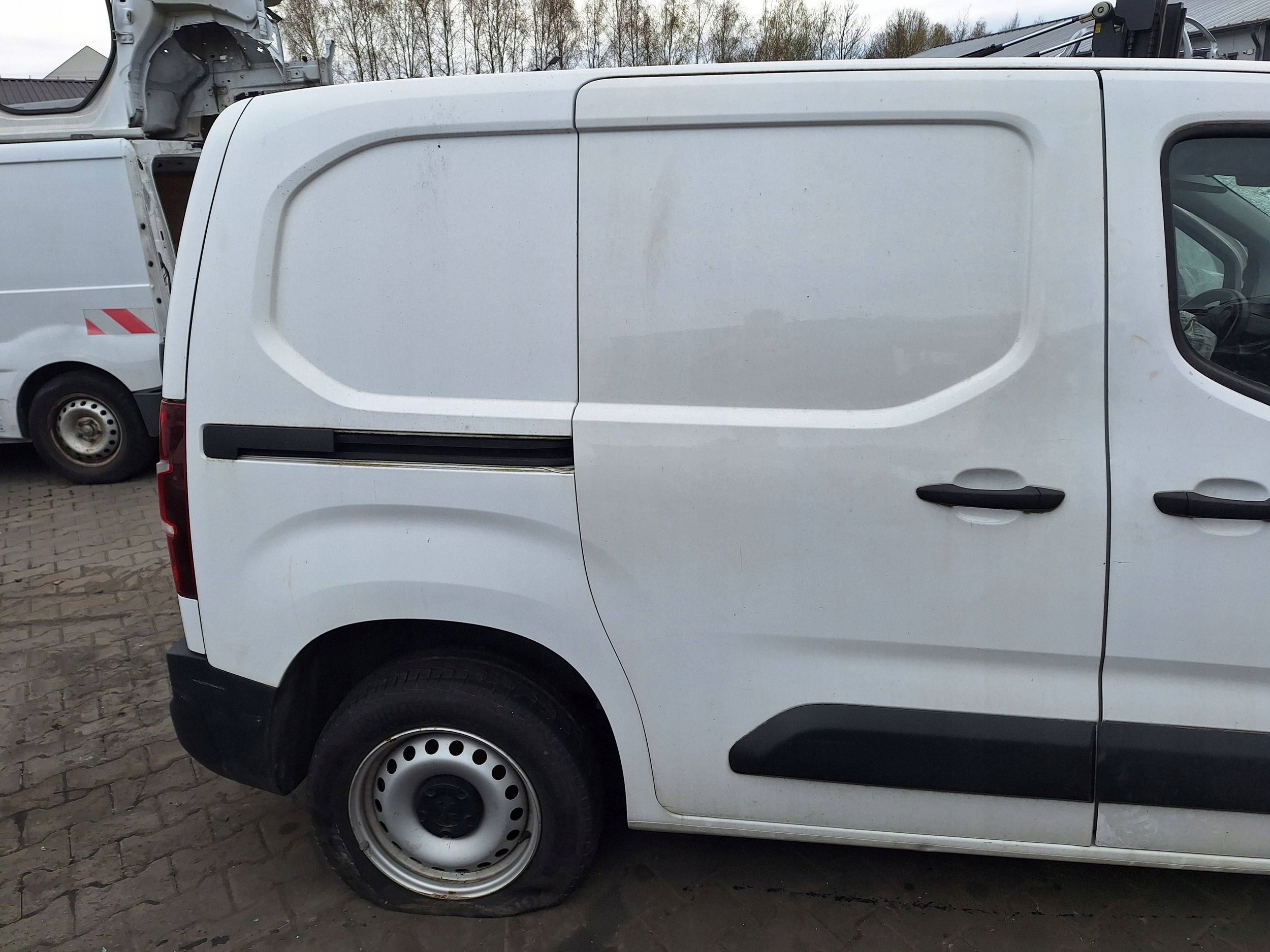 Combo E ProAce City Partner Berlingo 3 III 4 IV Tür seitlich PRZESUWNE 18