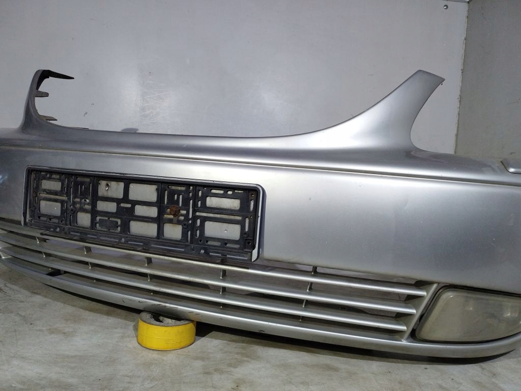 Chrysler Voyager IV 4 bumper front front