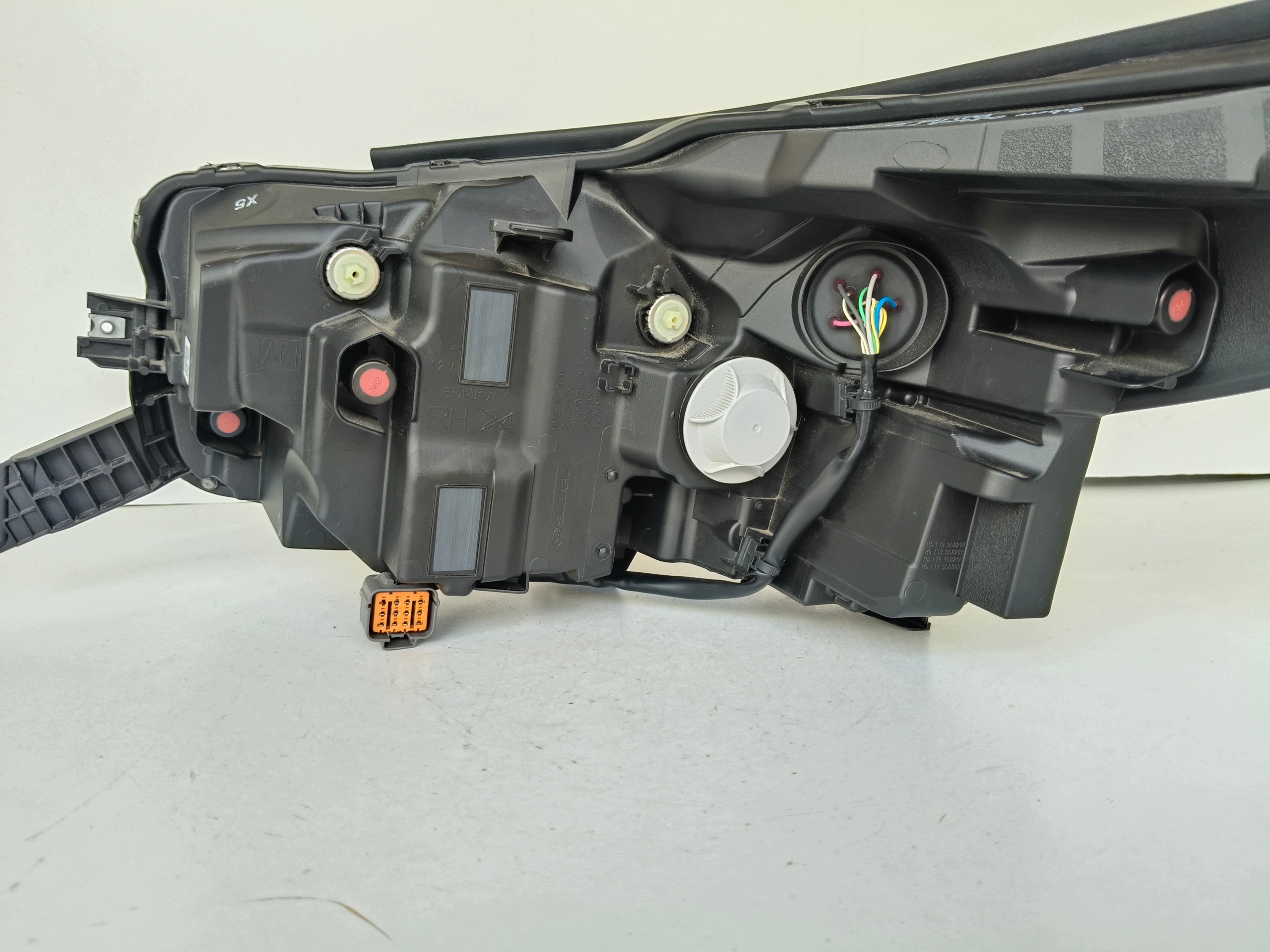 light right REFLEKTOR SUBARU OUTBACK 22- LIFT FULL LED