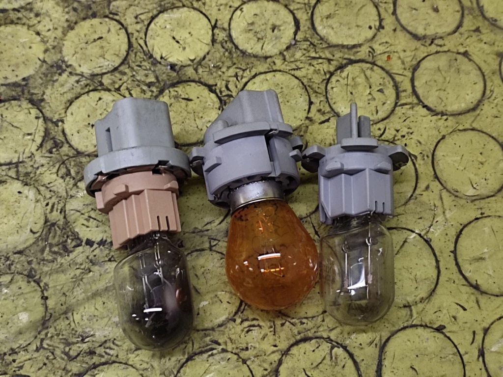 TOYOTA YARIS and light right rear part