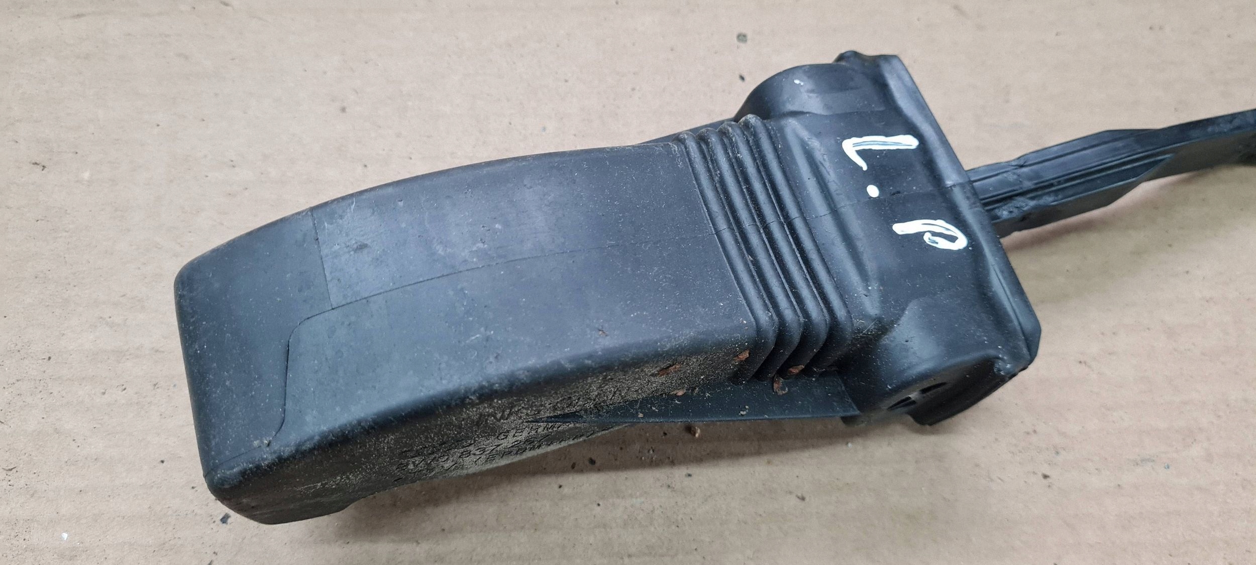 A4 B9 8W limiter door left right front 8W0837249