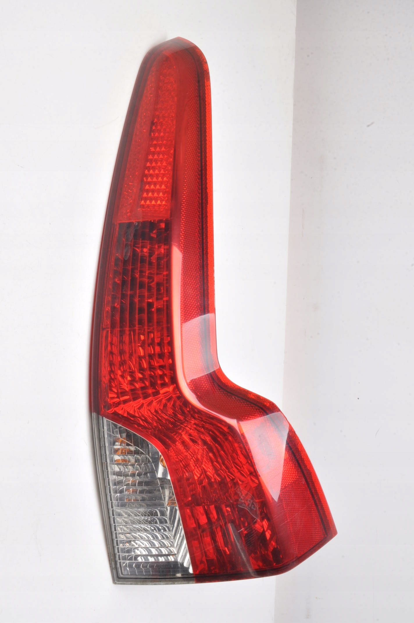 VOLVO V50 LAMPA PRAWA TYLNA PRAWY TYŁ LIFT KOMBI 30744544