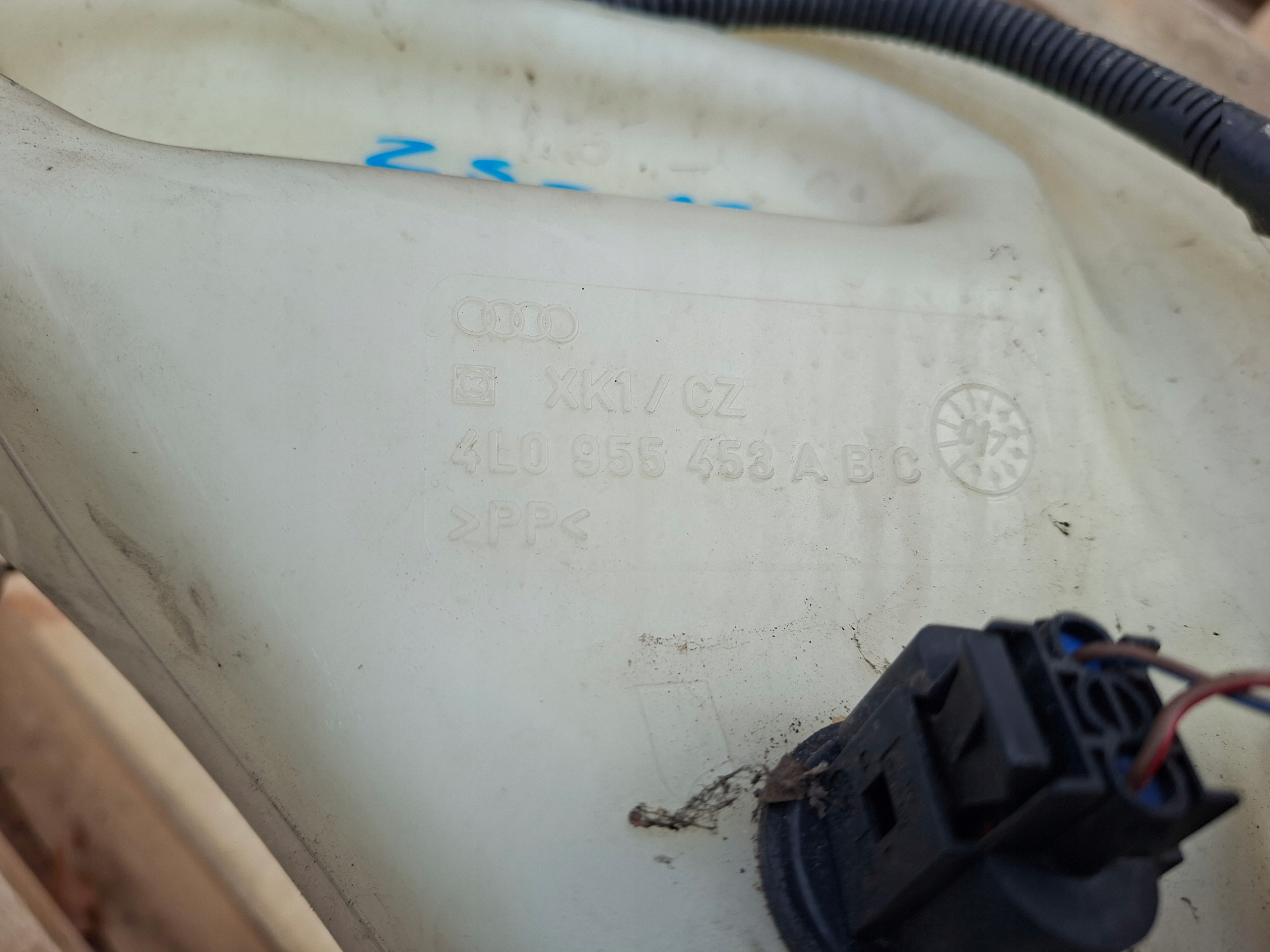 Behälter des Gasses DO Spritzdüse Pumpe Sensor Audi Q7 4L 4L0955453A