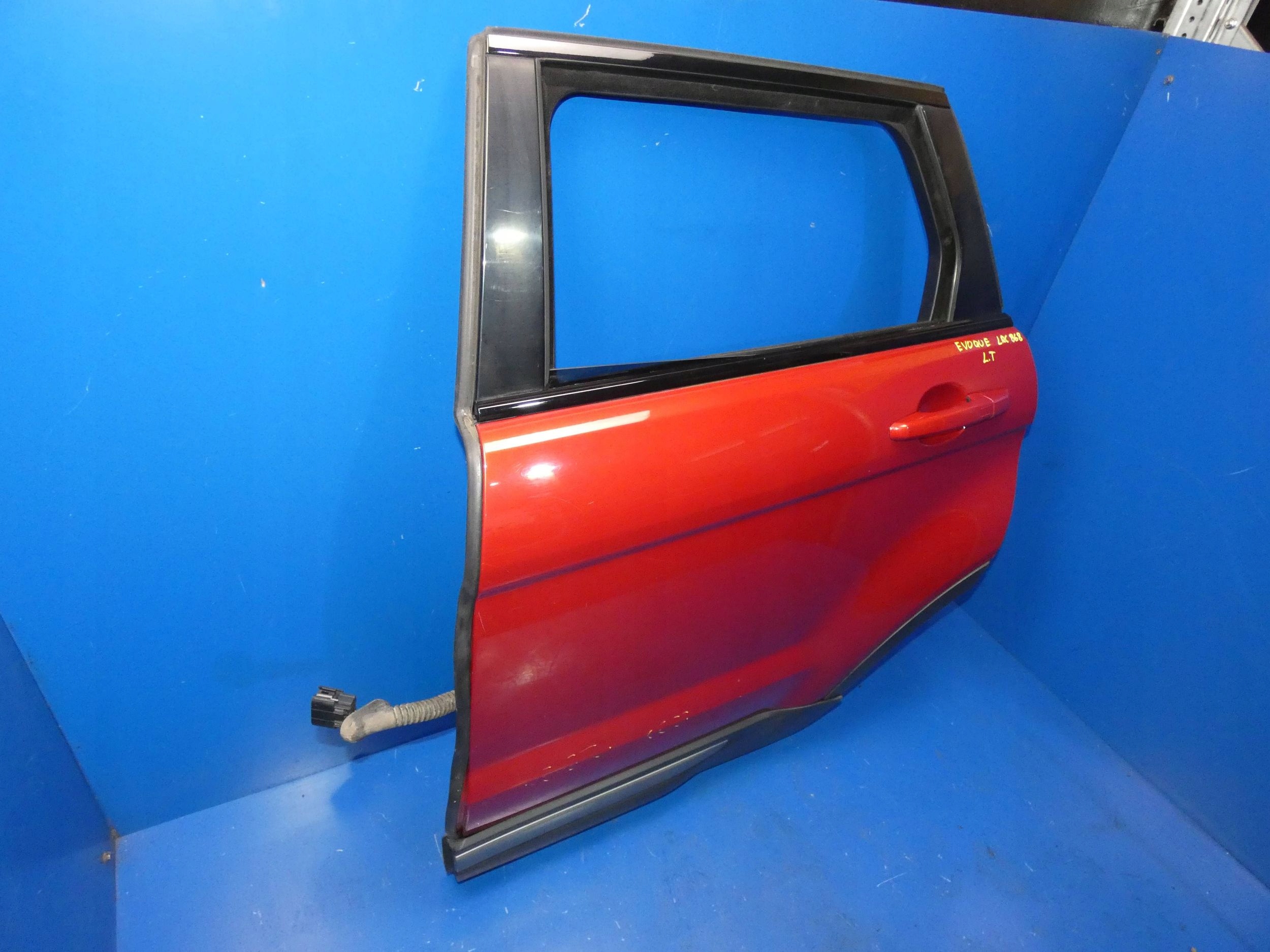 RANGE ROVER EVOQUE and L538 door left rear part rear. 868 complete