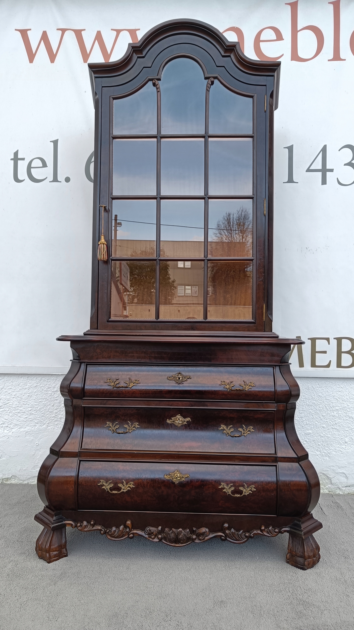 SERWANTKA - WITRYNA FORNIROWANA ORZECHEM W STYLU NEOBAROKOWYM. PROMOCJA !