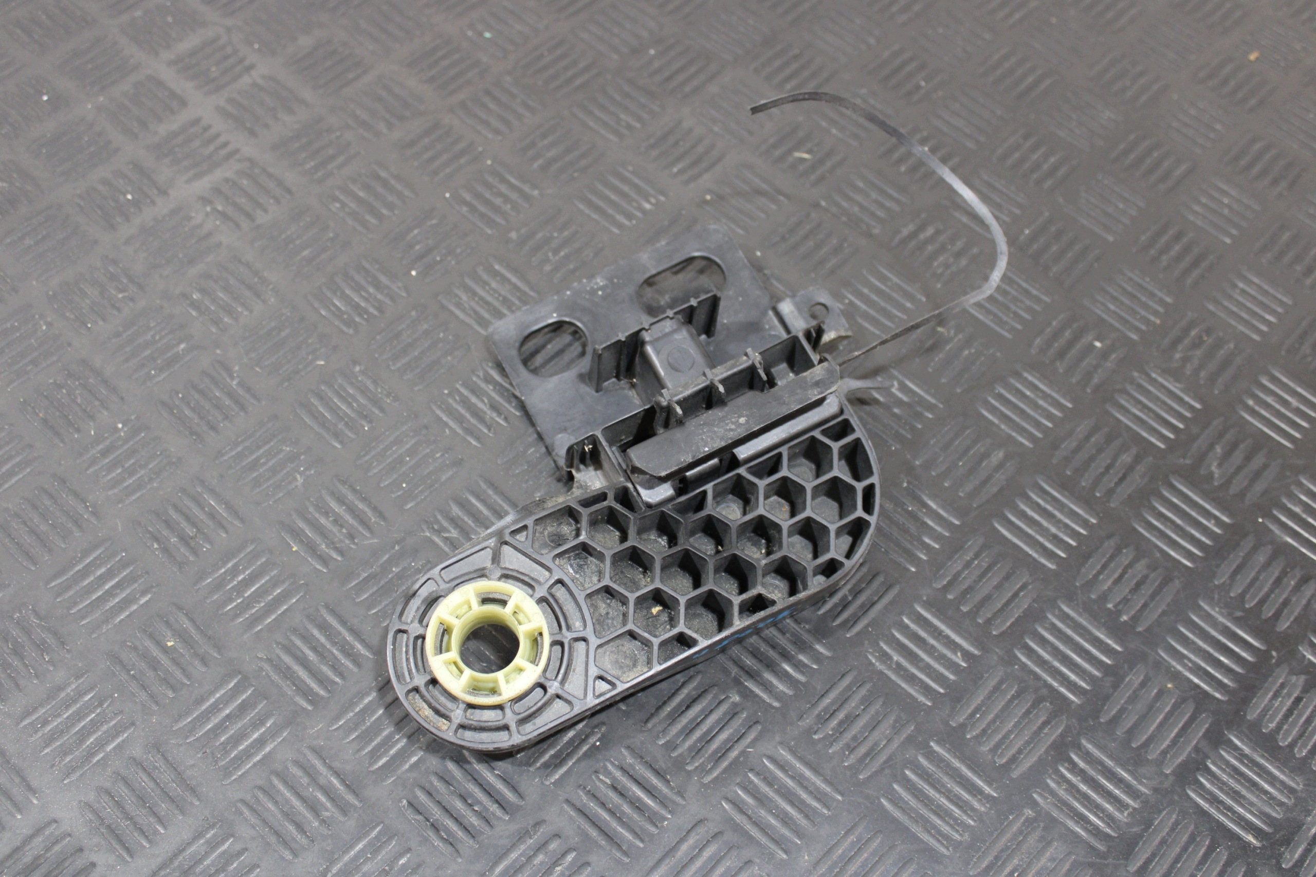 bracket holder 9810609780 PEUGEOT 3008 II 2