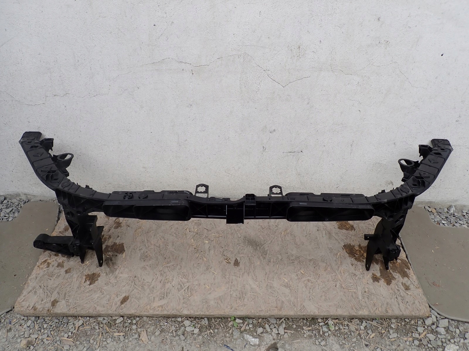 support panel for radiators pillar iron MERCEDES B KLASA 247 2018- A2476223300