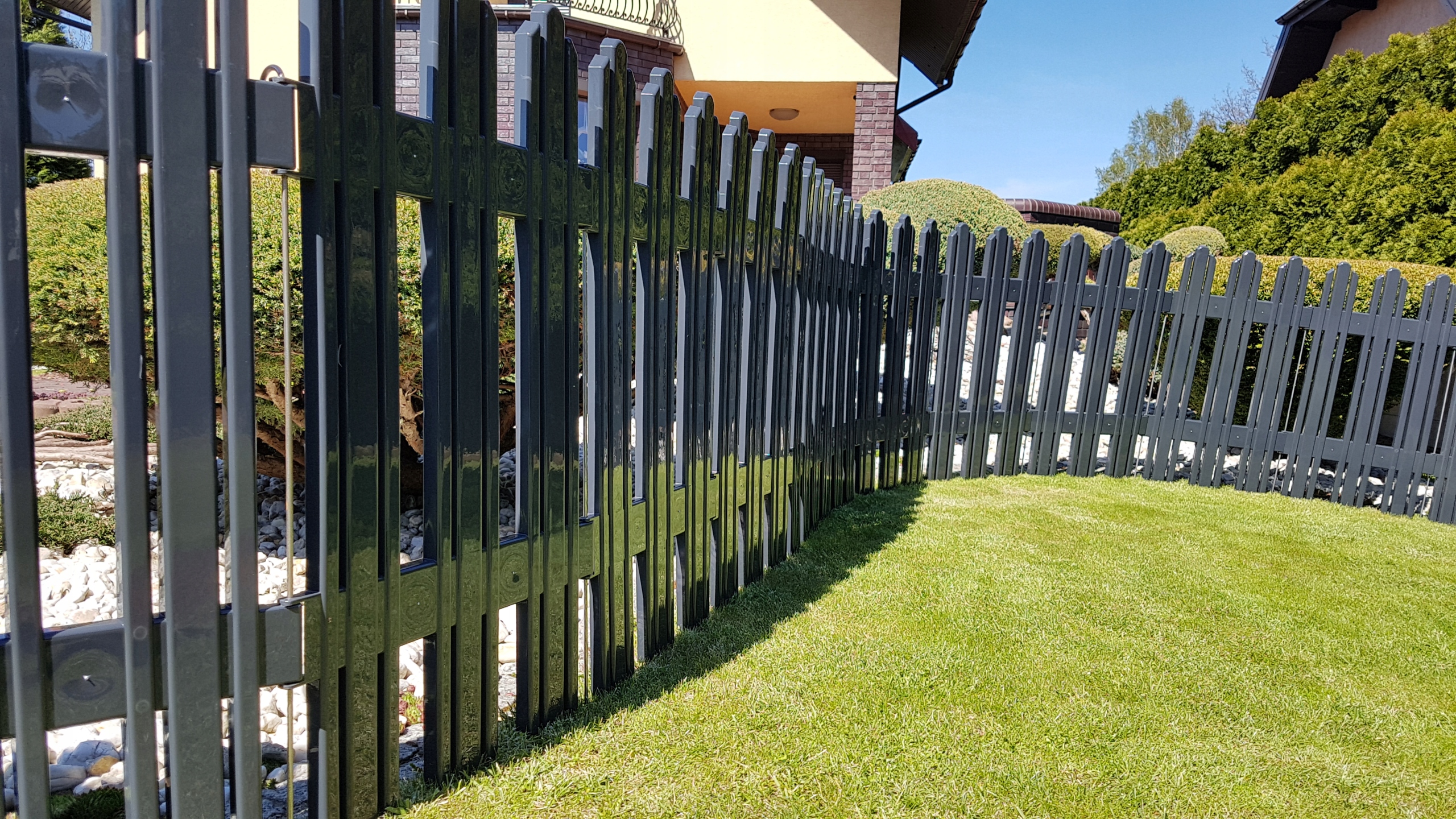 

Płotek ogrodowy 4,7m palisada wysoki grafit