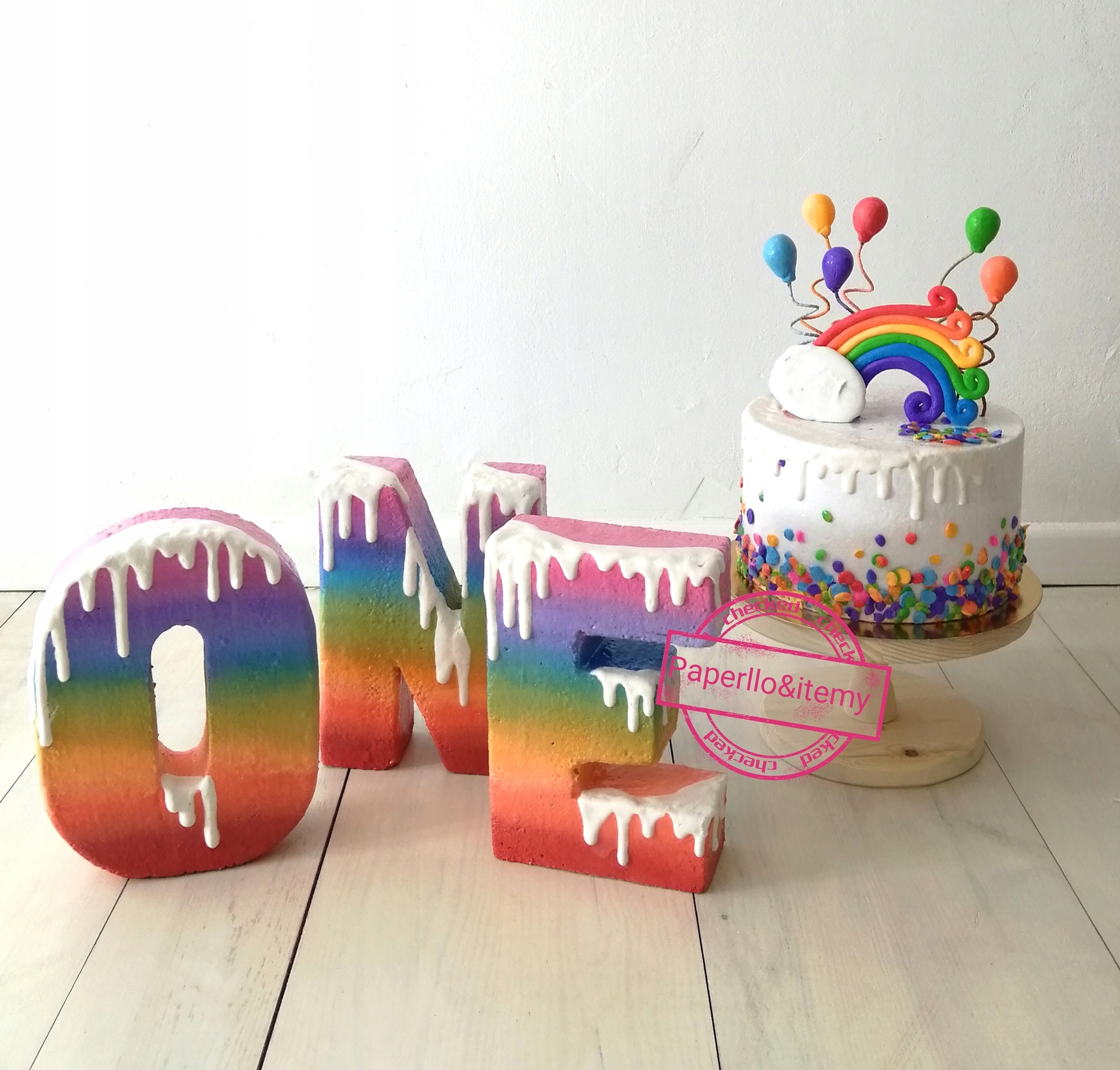 Napis ONE ROK atrapa rekwizyt Paperllo&Itemy tęcza