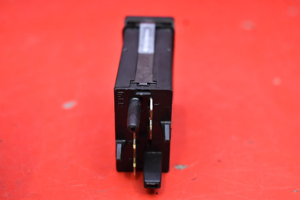 Interrupteur de chauffage Arrière Vitres 4D0941503C AUDI A8 D2 94-99