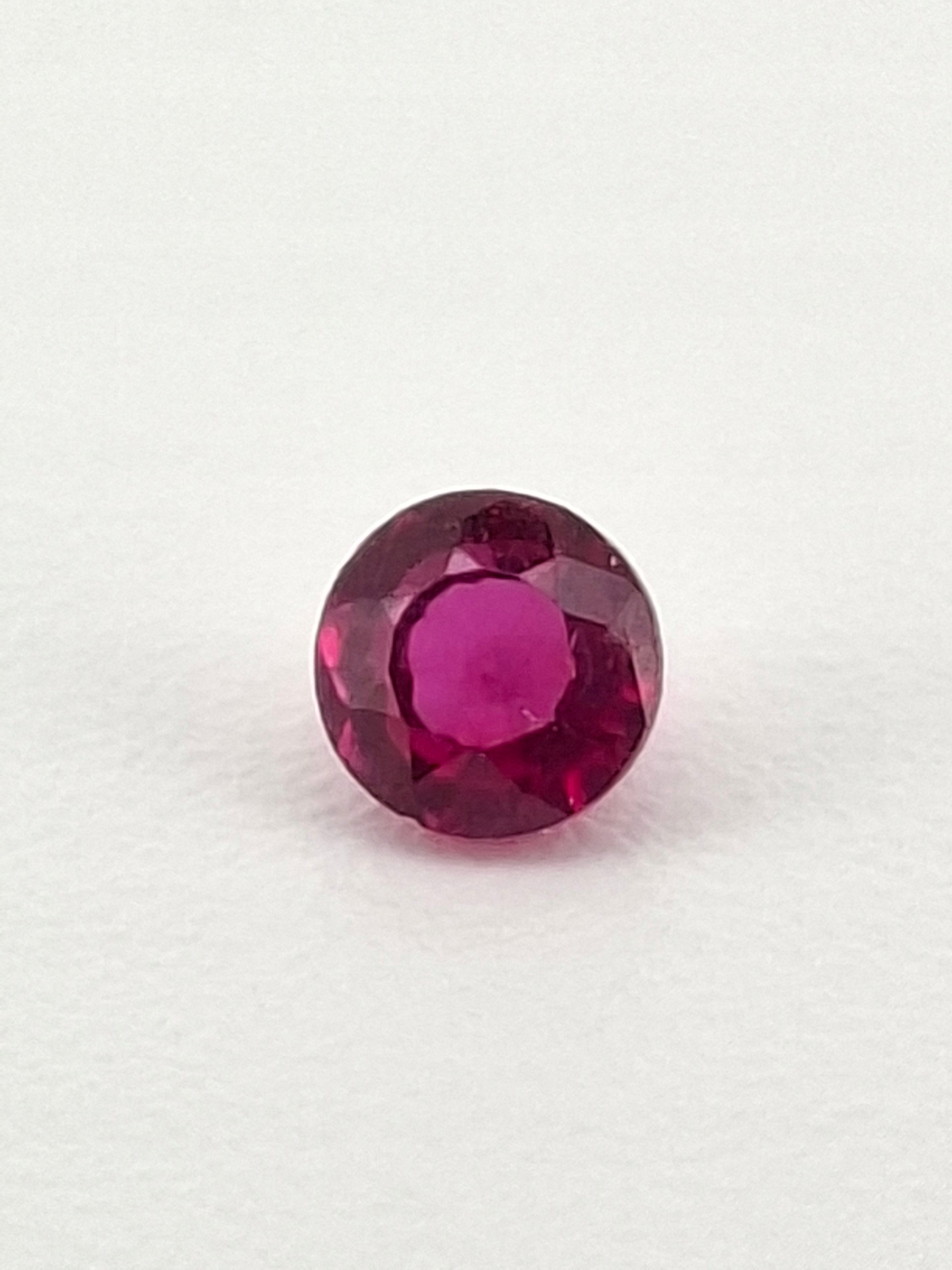 Přírodní Rubín o průměru 3,5 mm