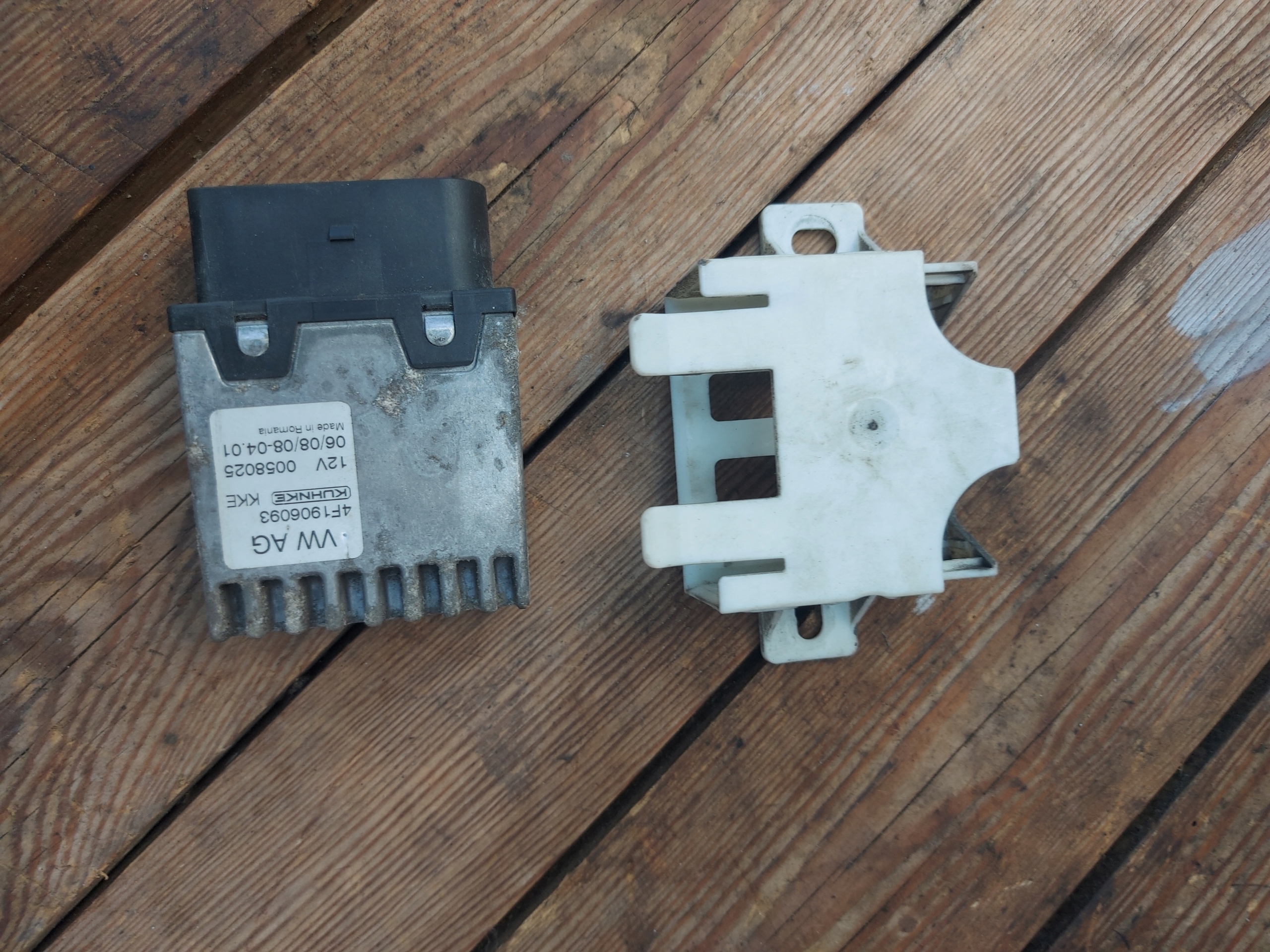 STEROWNIK POMPY PALIWA AUDI A6 C6 LIFT 4F1906093