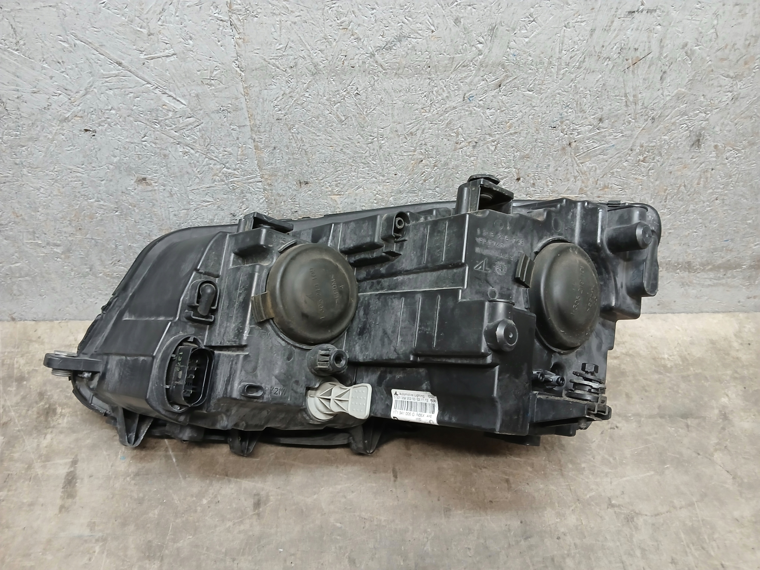 light front right VW TOURAN 1T0 10-15 1T0941006G