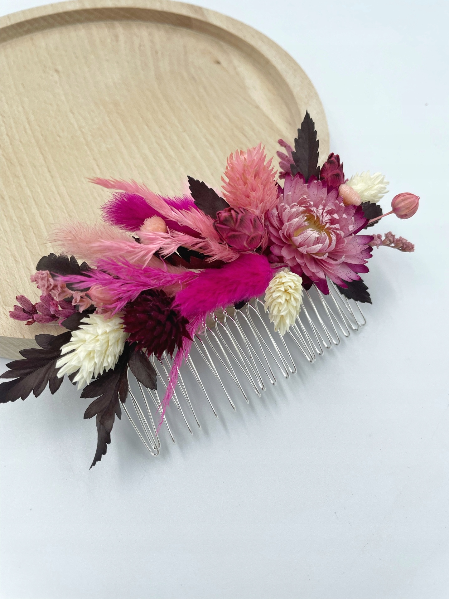 

Grzebień do włosów z suszonych roślin