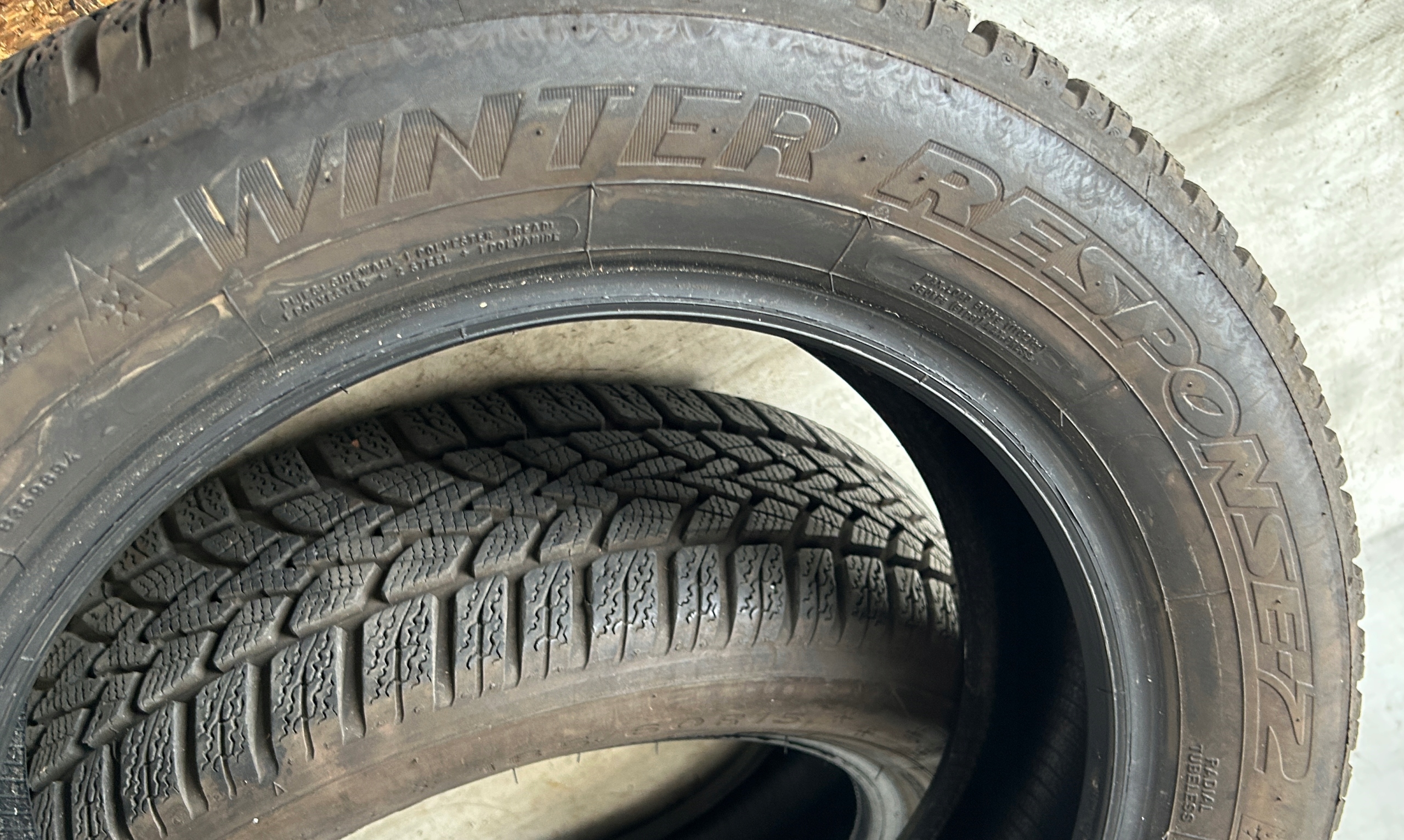 2X tyre DUNLOP WINTER RESPONSE 2 185/60R15 84T