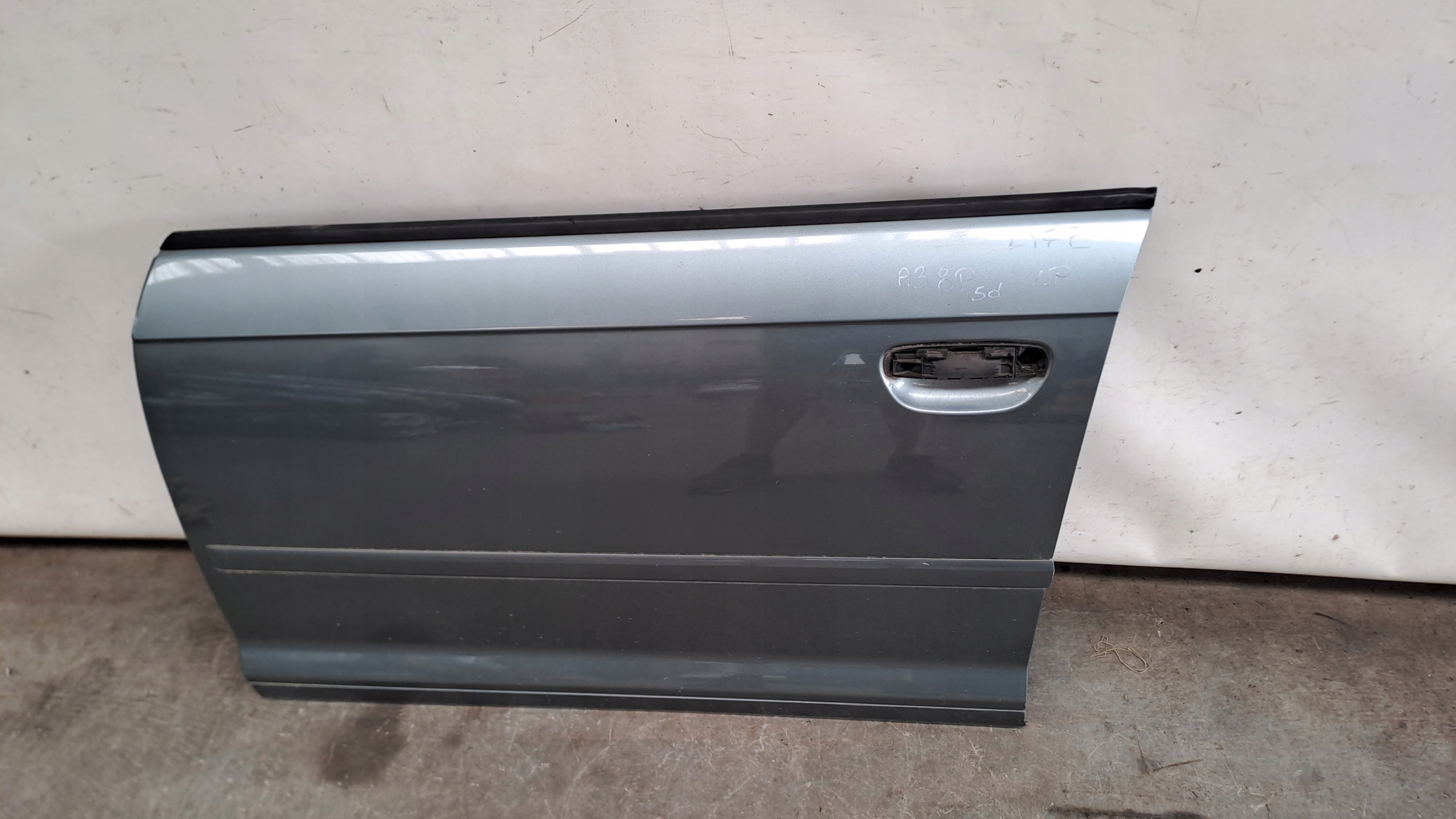 door left front LY7E Audi A3 8P LIFT