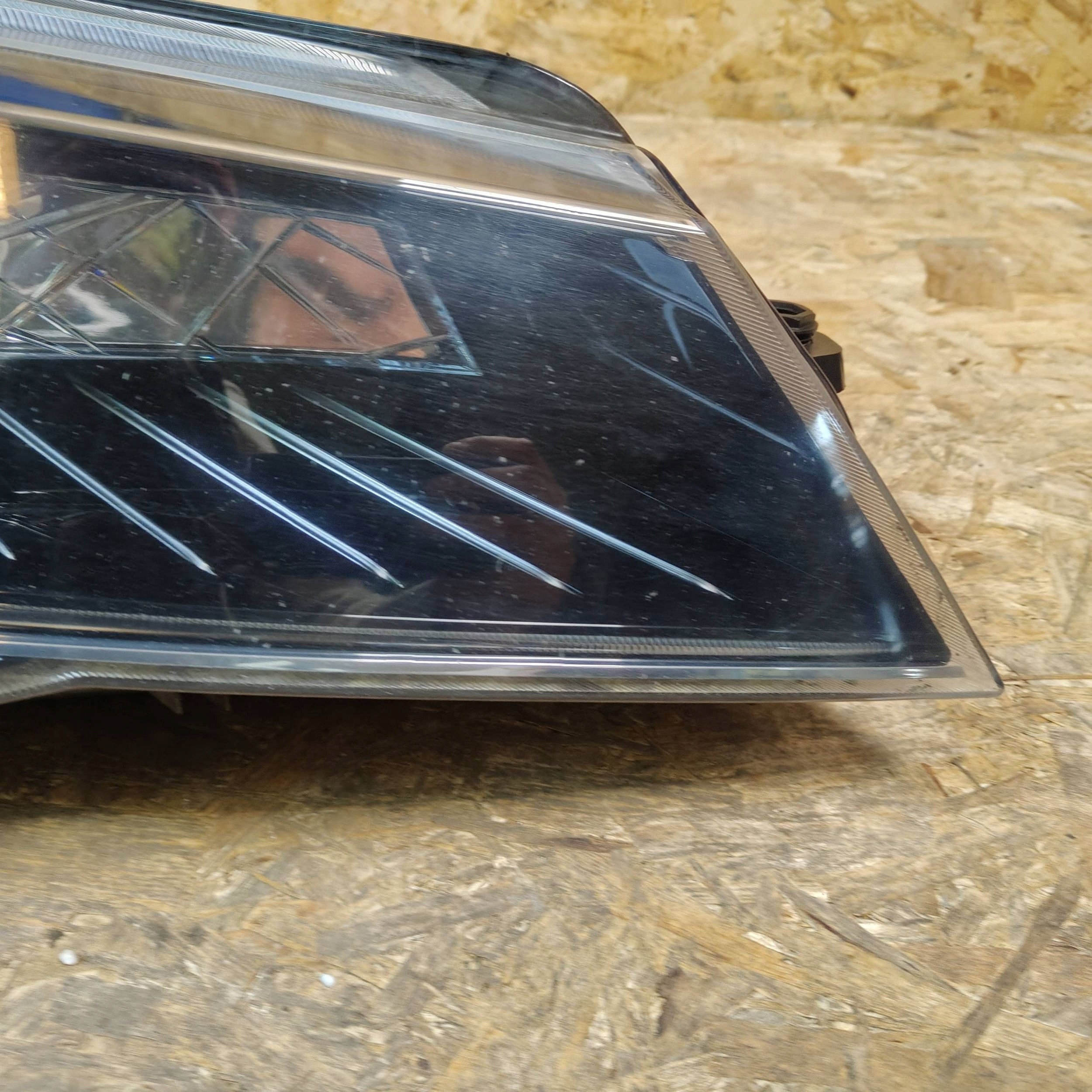 Reflektor front side right Skoda Superb B8 Xenon positioning (3V) 3V1941016A