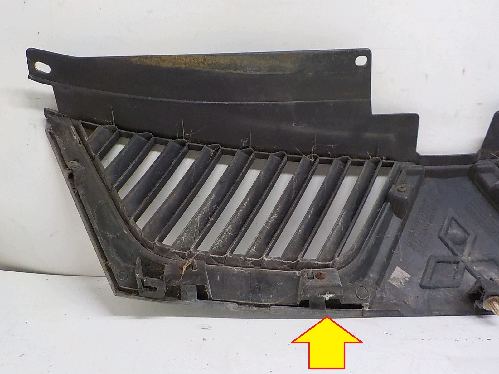 MITSUBISHI OUTLANDER II grill grille radiator