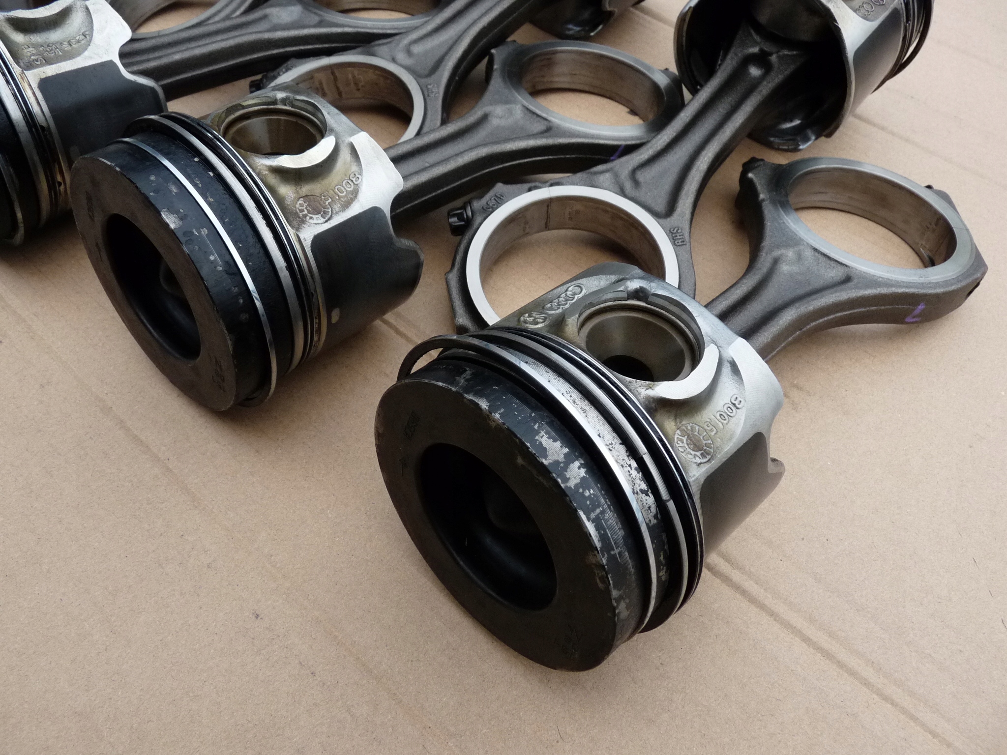 AUDI A8 D3 Q7 4.2 TDI TŁOK + KORBOWÓD 057D 065CA Typ samochodu Samochody osobowe