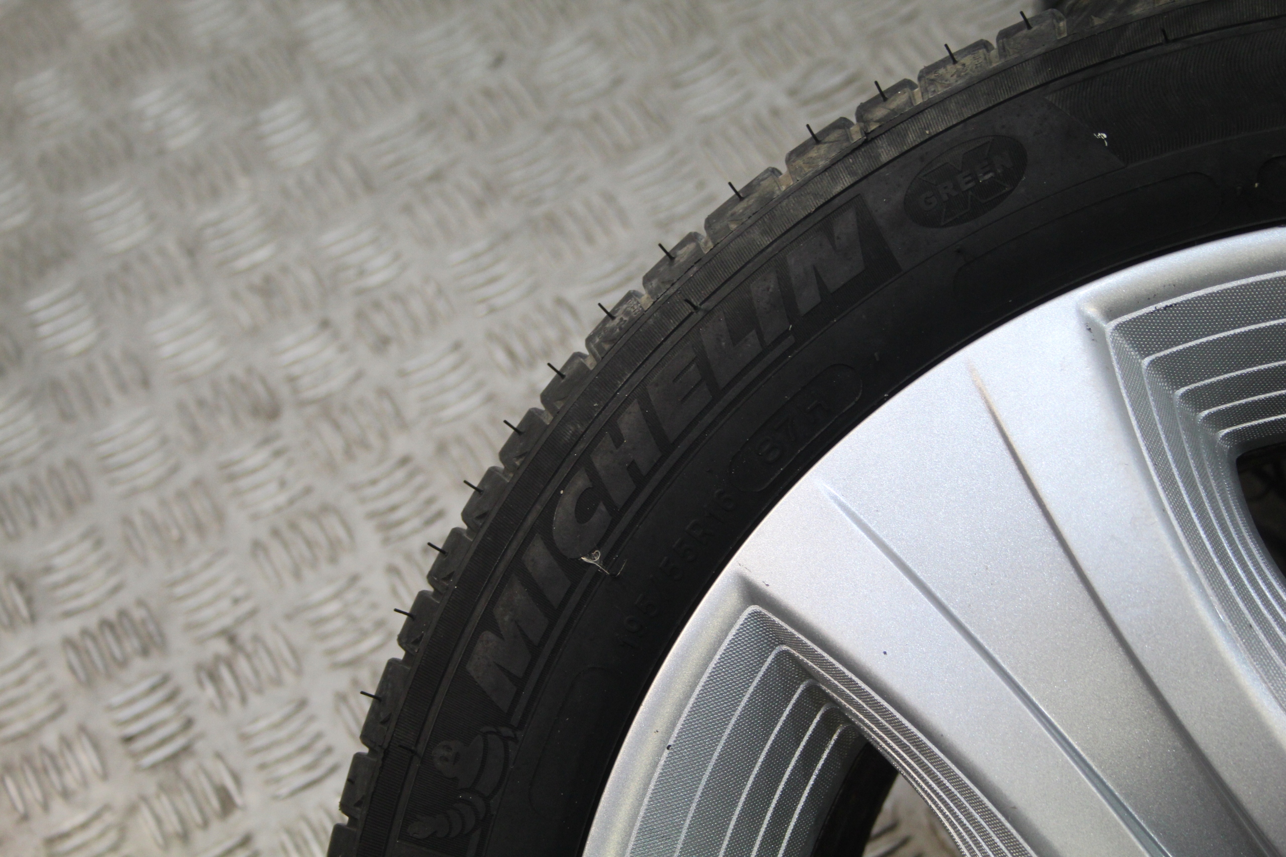 wheels discs tyres 195/55 R16 RENAULT CLIO IV