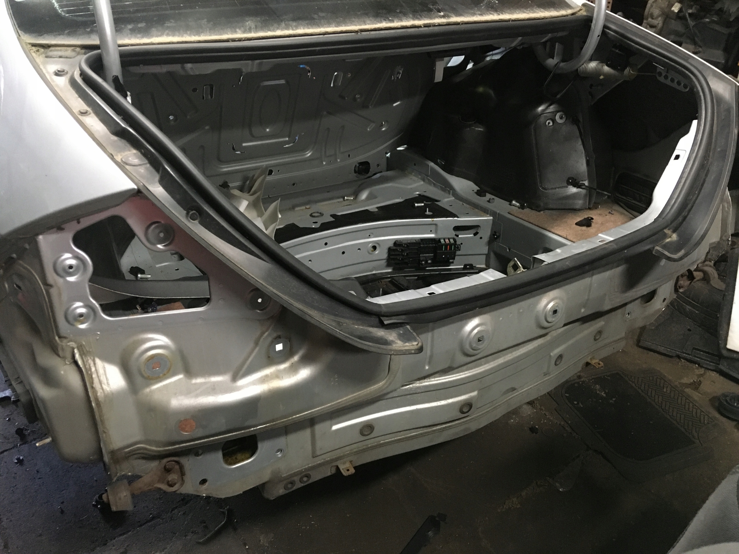 Ремінь задній задня ванна MERCEDES W219 CLS LIFT C775