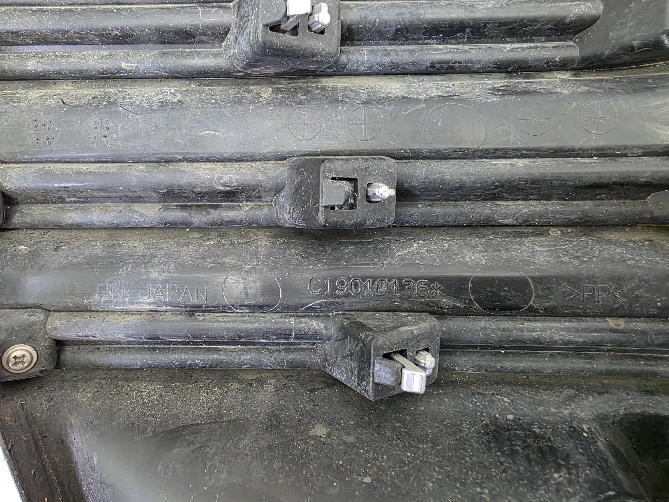 SUBARU FORESTER 5 V LIFT 22- grid of a bumper right front original
