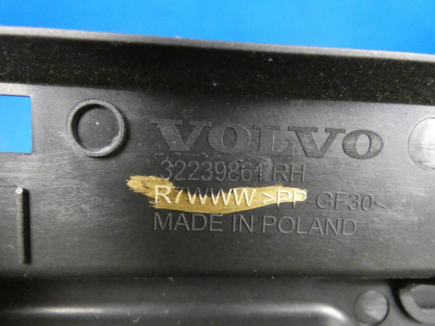 VOLVO V60 II 18- upholstery cover moulding boot right rear part