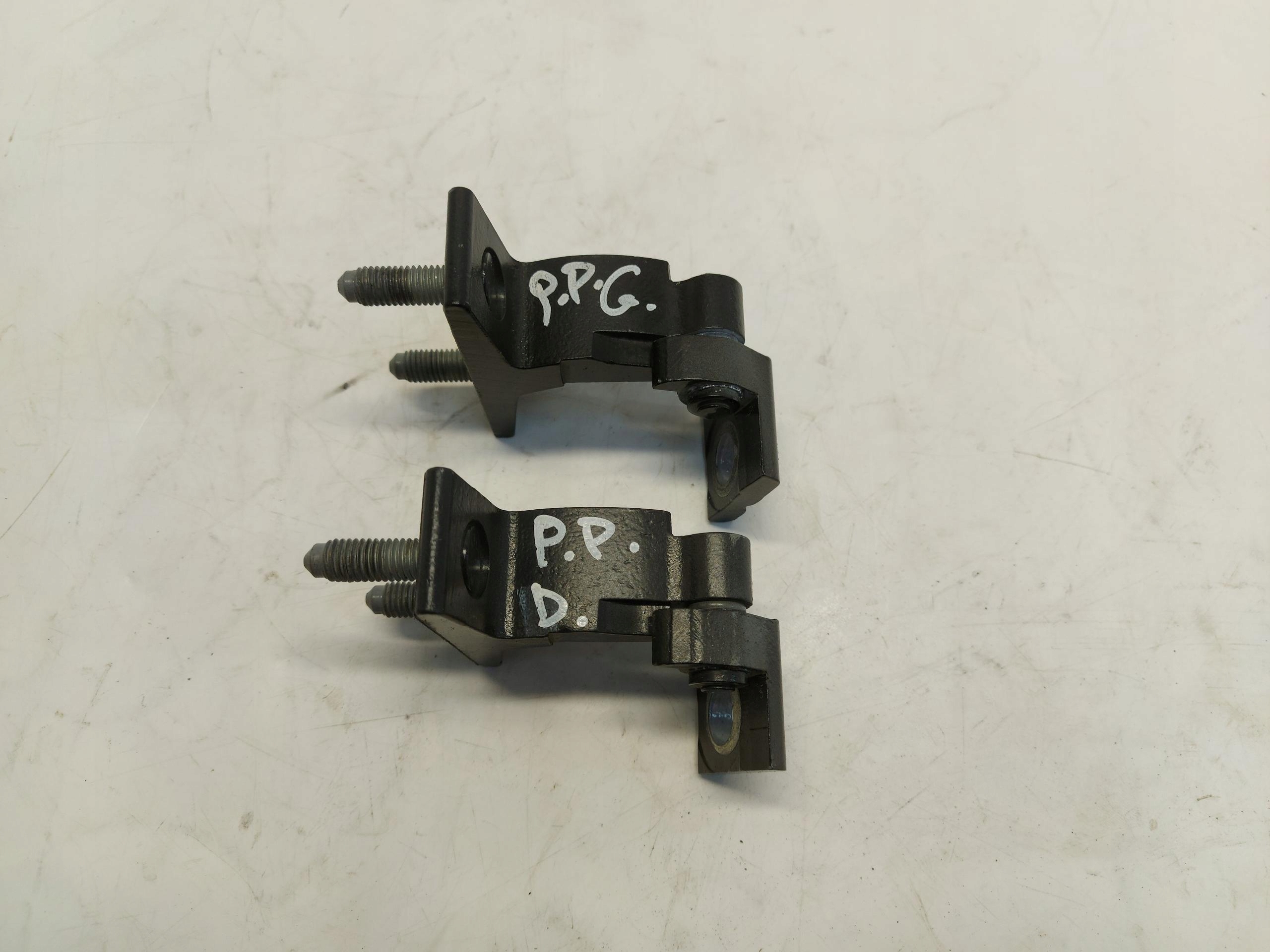 Mercedes GLA 250e LIFT II H247 hinge door right front GORA DOL
