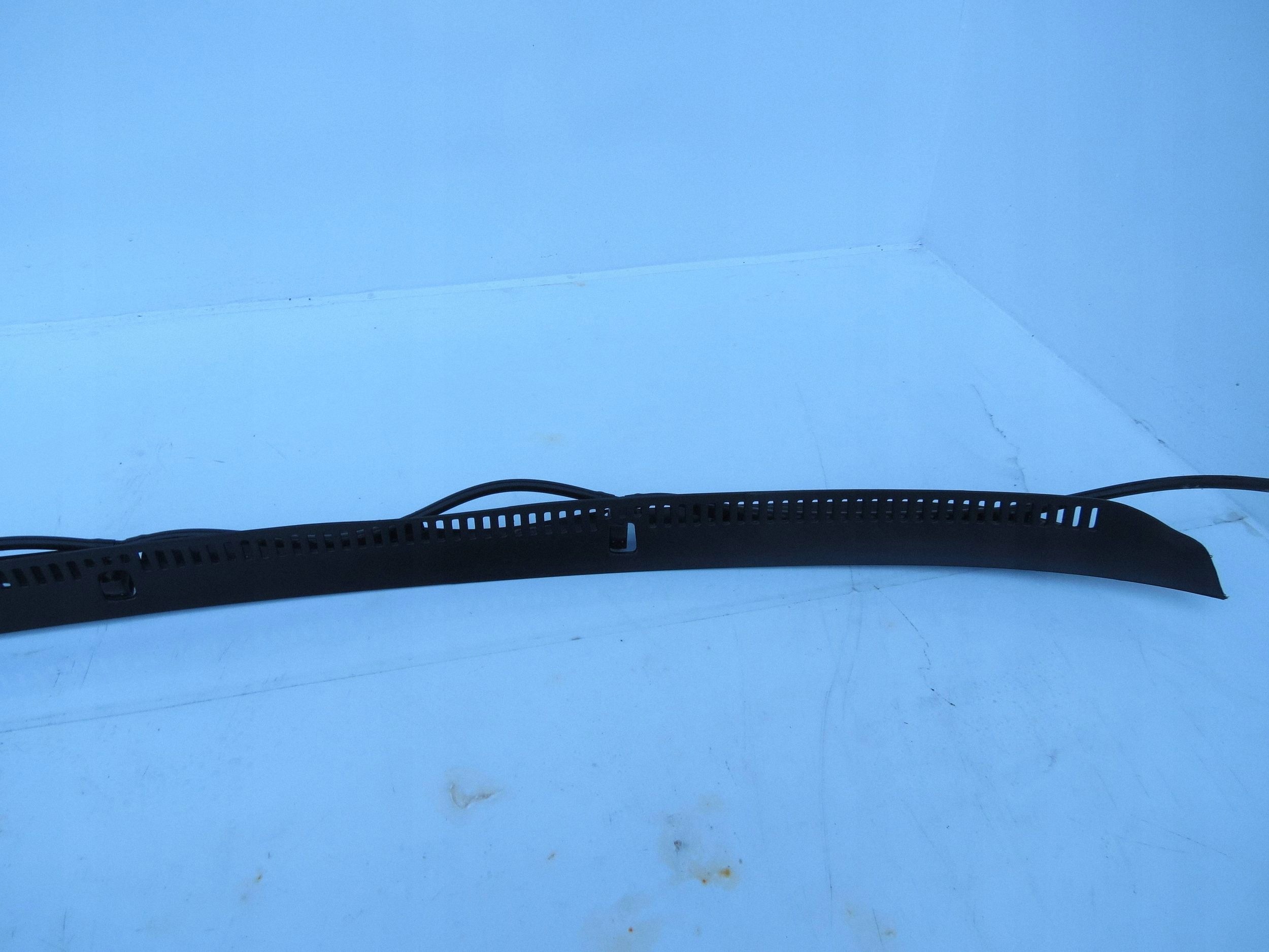 moulding under the window cover washers VOLVO V60 31352536